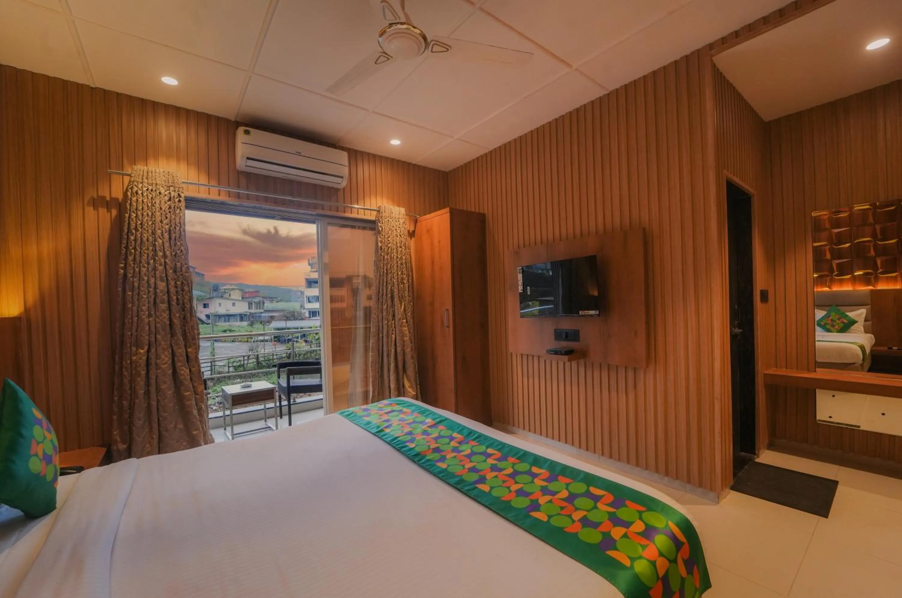 Bedroom, Bed in Treebo Iceberg