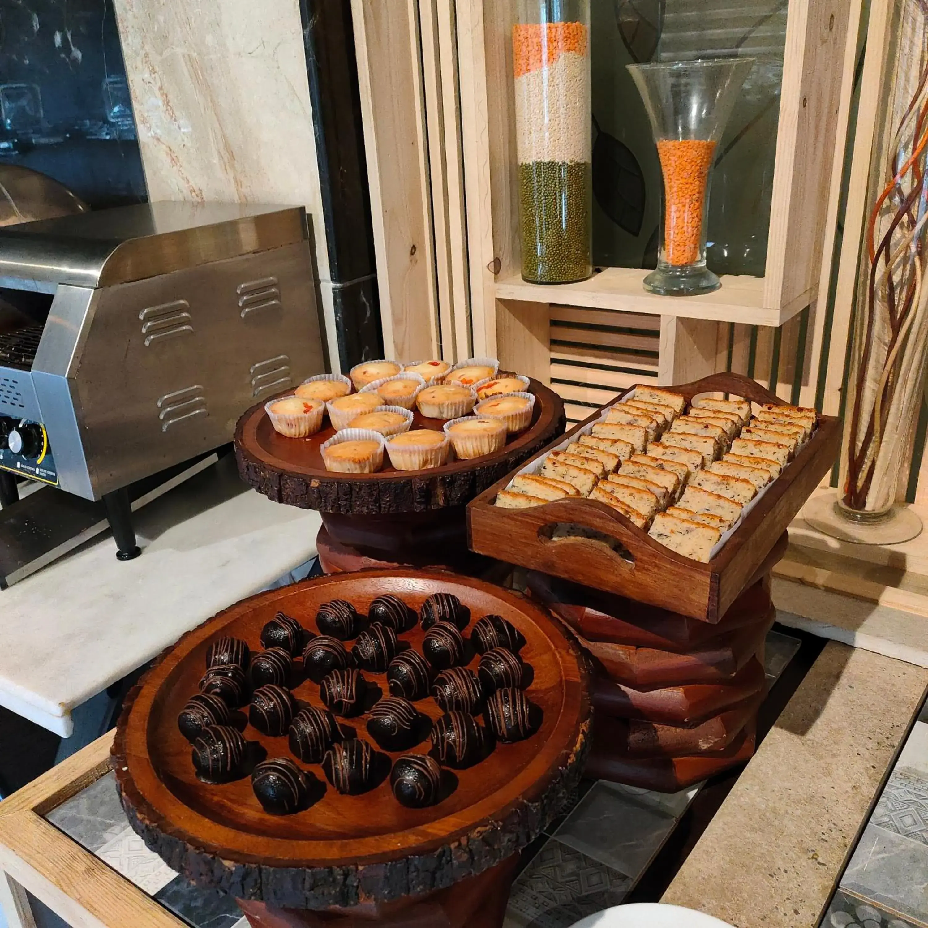 Restaurant/places to eat in Regenta Central Imperial Candolim Goa Restaurant/places to eat in Regenta Central Imperial Candolim Goa