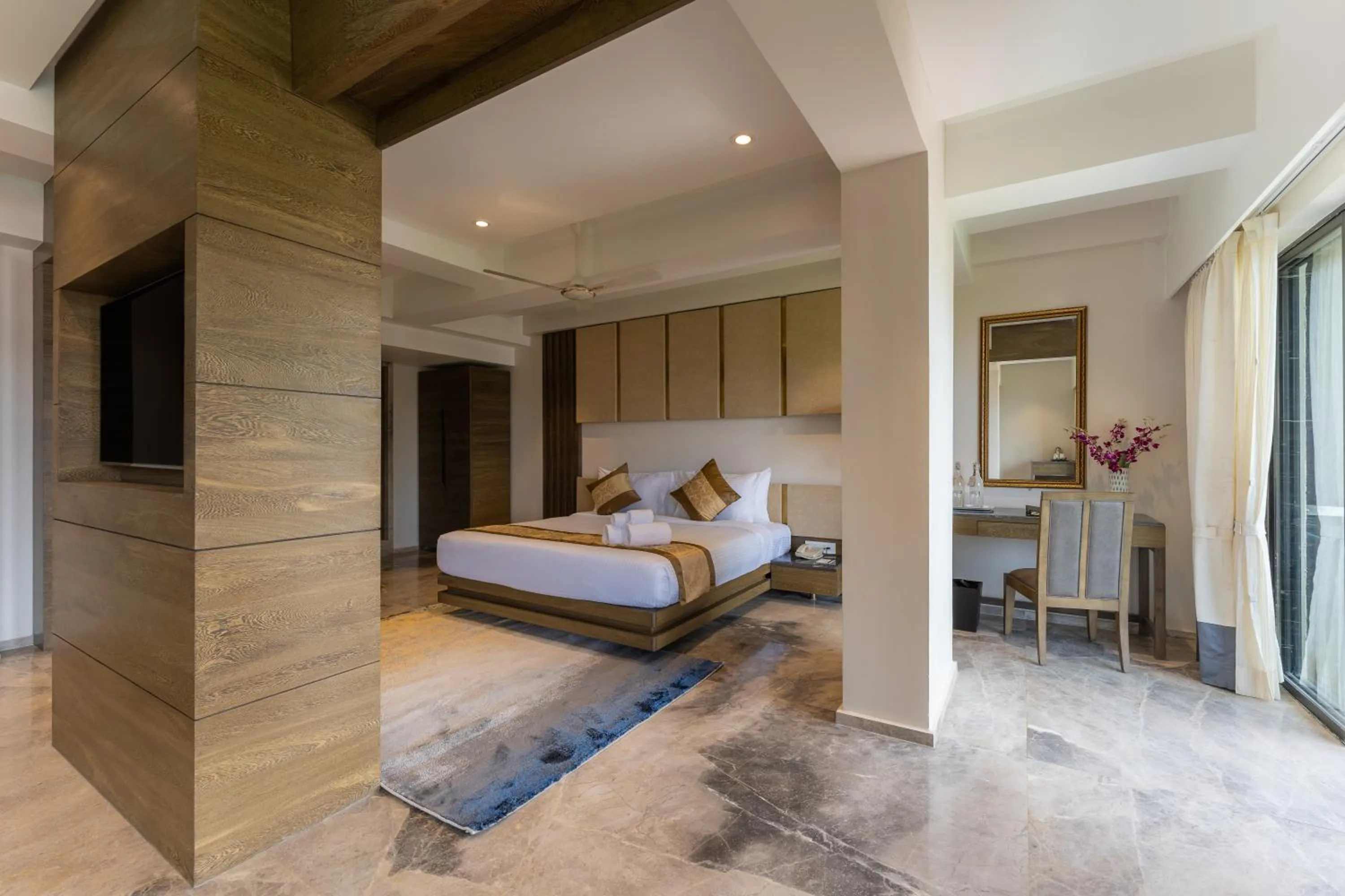 Photo of the whole room, Bed in Regenta Central Imperial Candolim Goa