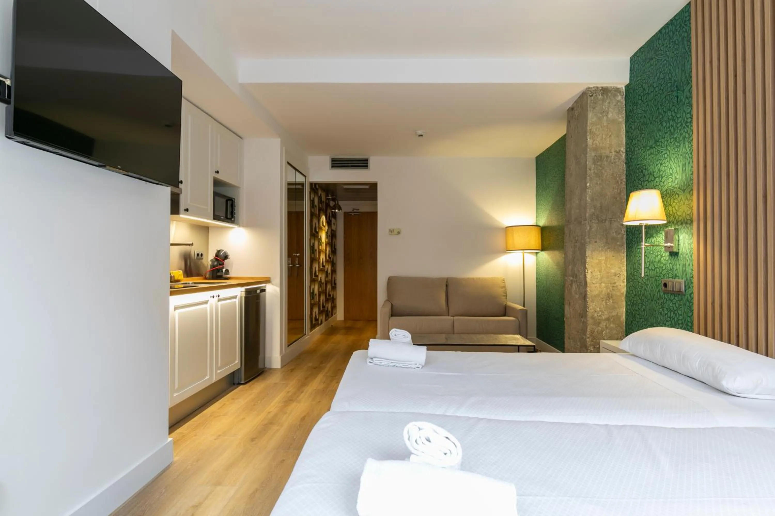 Photo of the whole room, Bed in H-A Aparthotel Hotel Quo