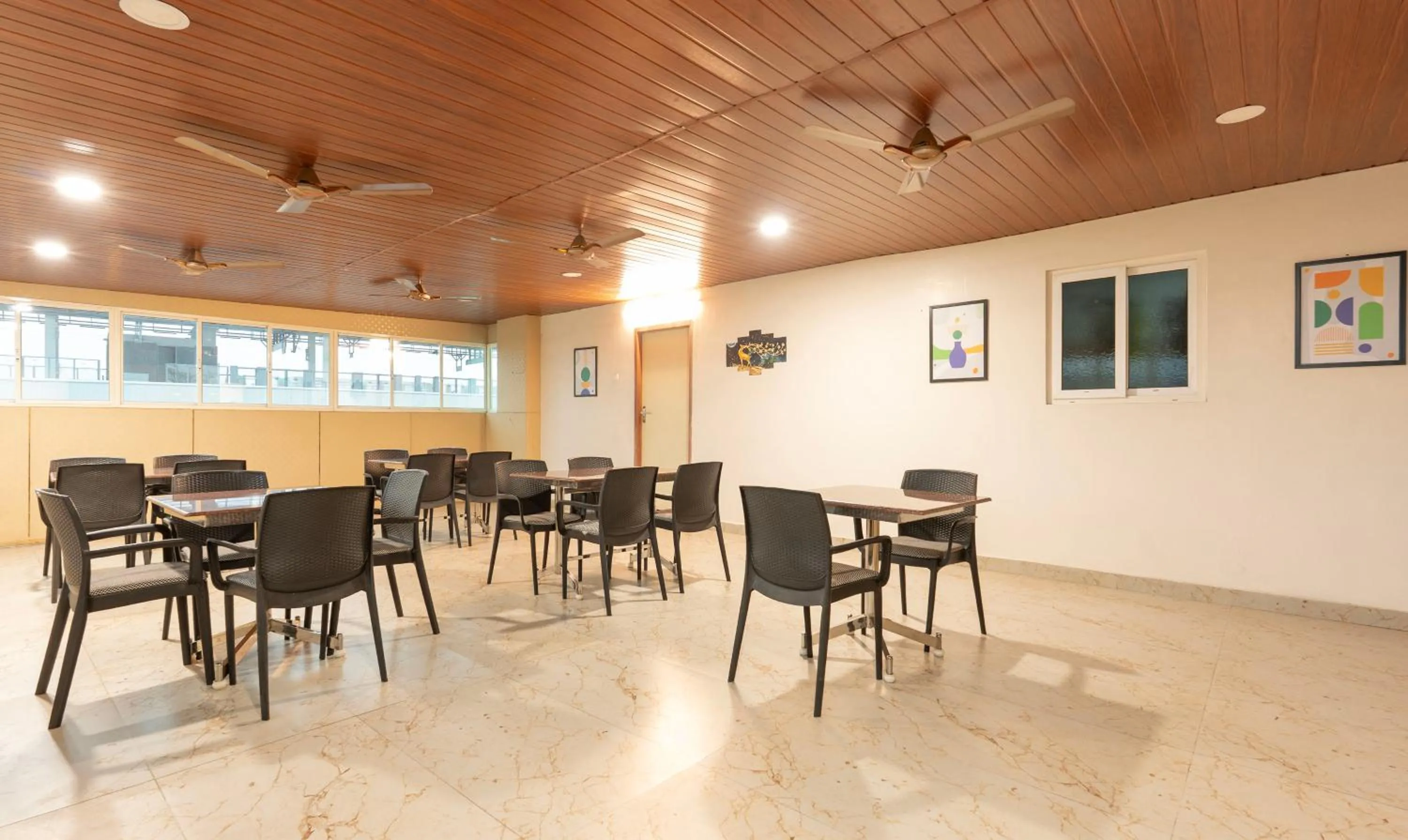 Dining area in Treebo Elite Inn