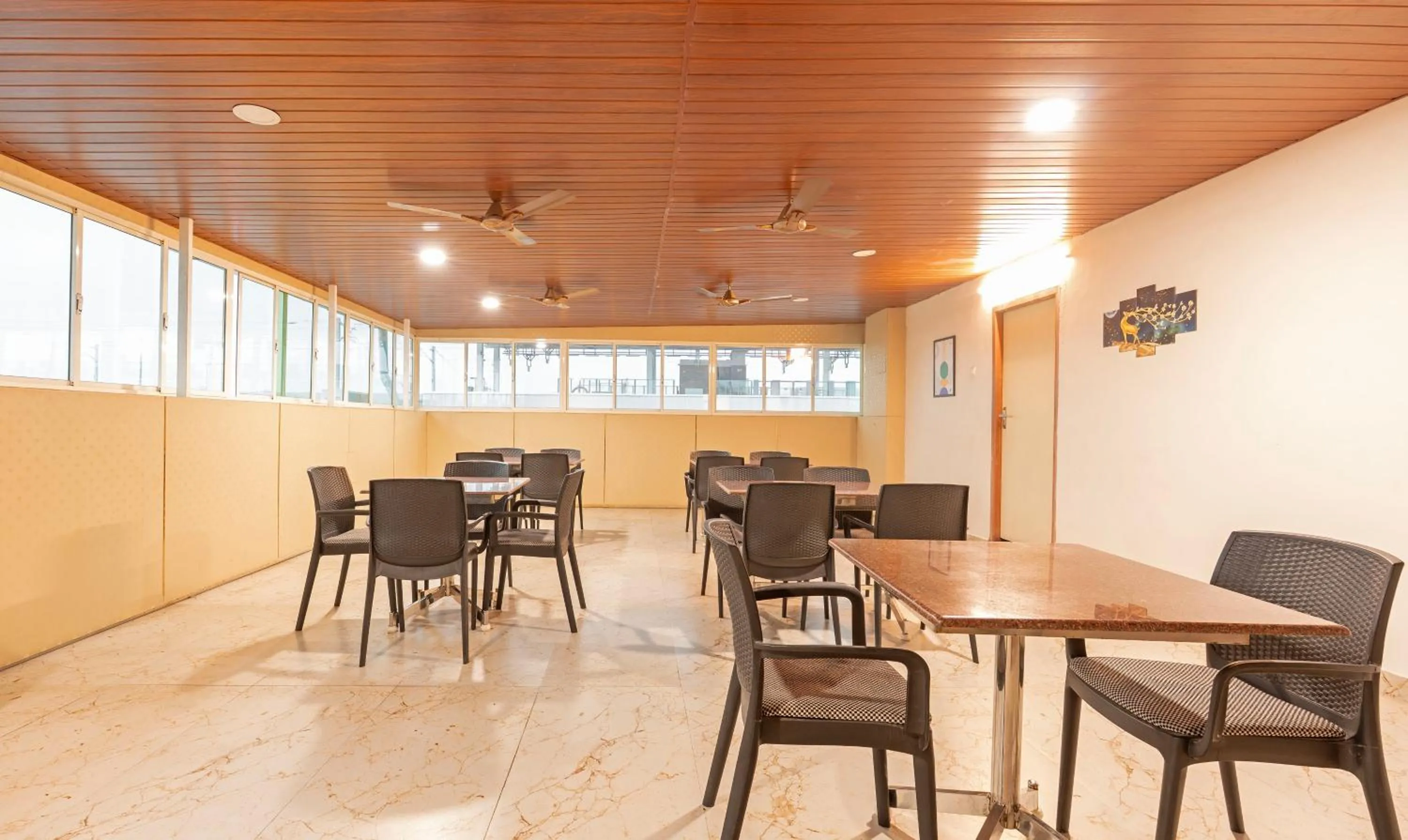 Dining area in Treebo Elite Inn