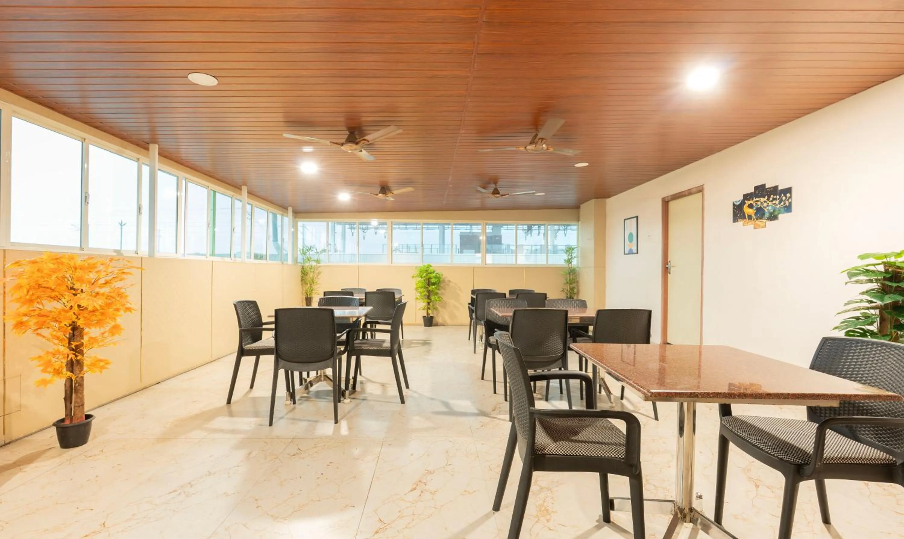 Dining area in Treebo Elite Inn