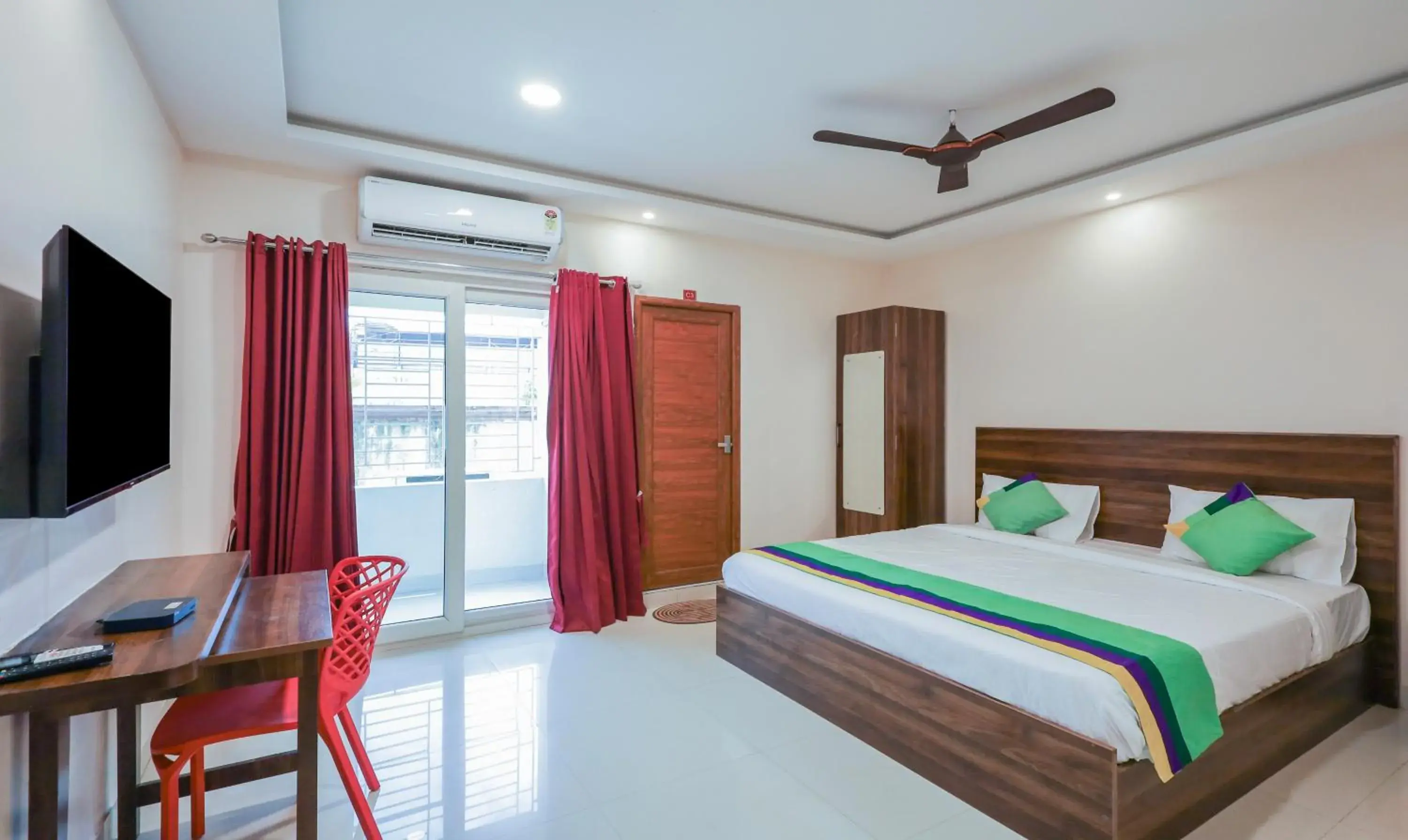 Bedroom, Bed in Itsy Hotels Elite Inn Bedroom, Bed in Itsy Hotels Elite Inn