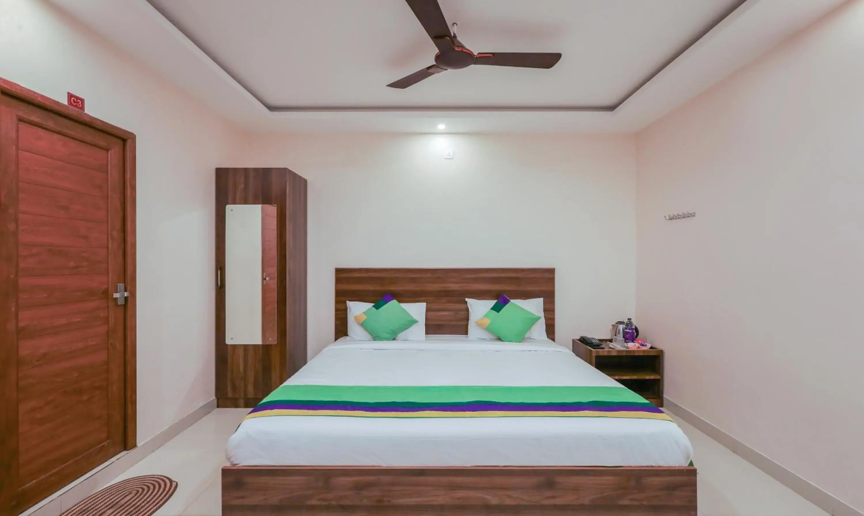 Bedroom, Bed in Itsy Hotels Elite Inn Bedroom, Bed in Itsy Hotels Elite Inn