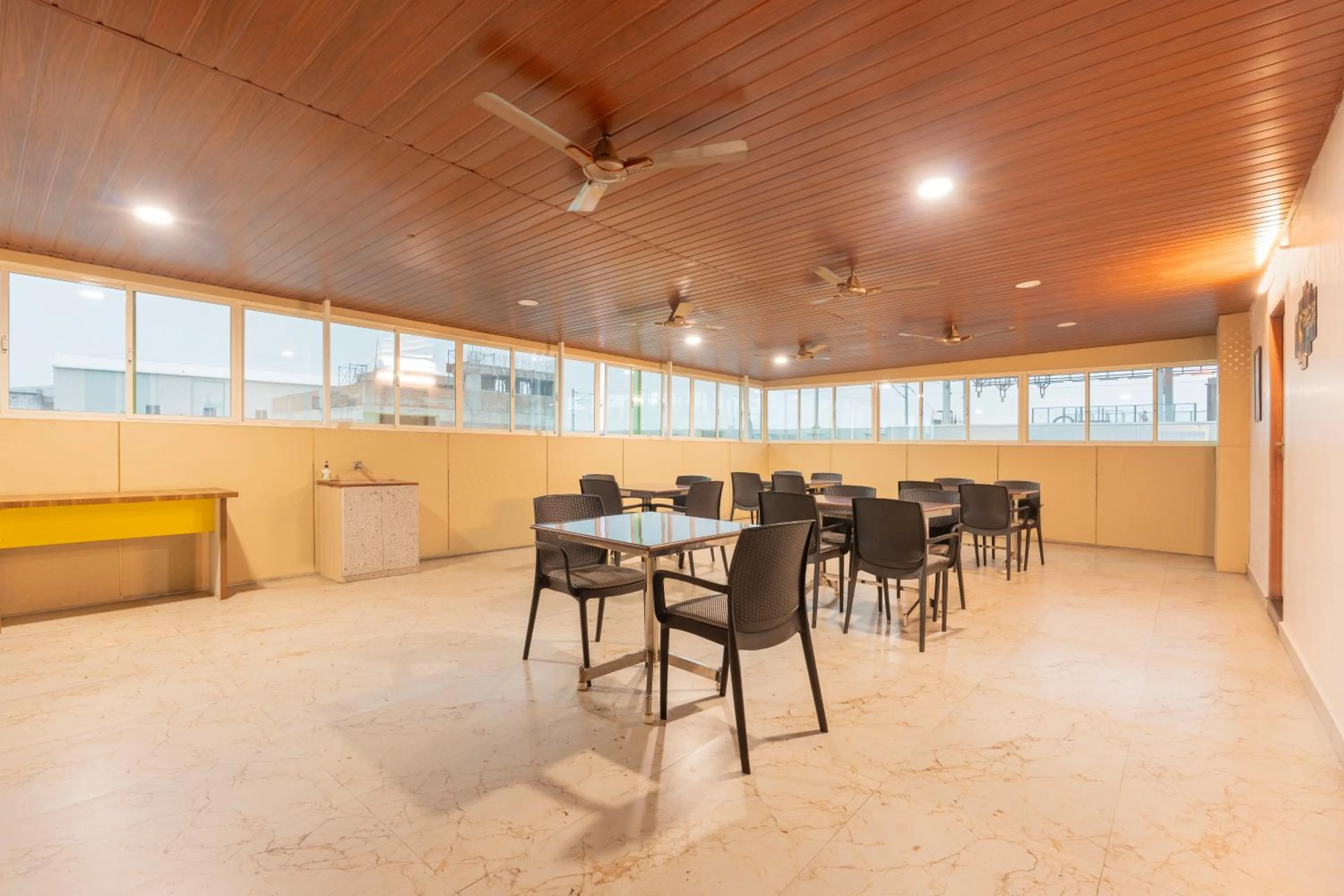 Dining area in Treebo Elite Inn