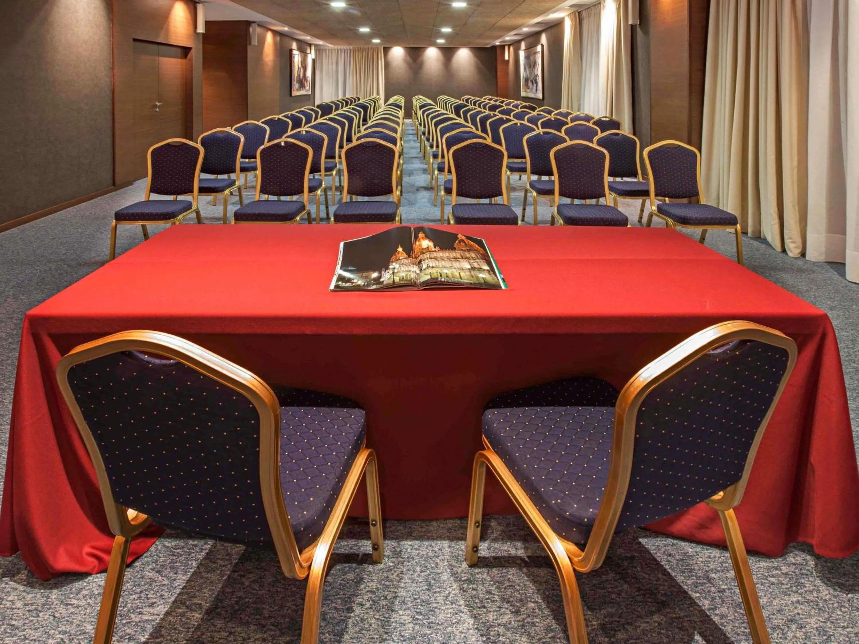 Meeting/conference room in Ibis Styles A Coruna