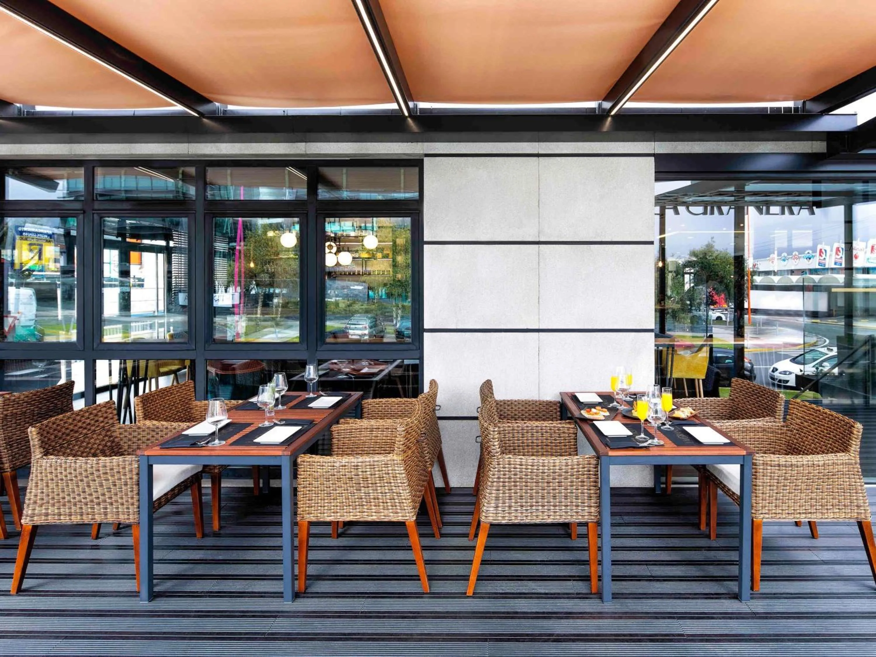 Restaurant/places to eat in Ibis Styles A Coruna