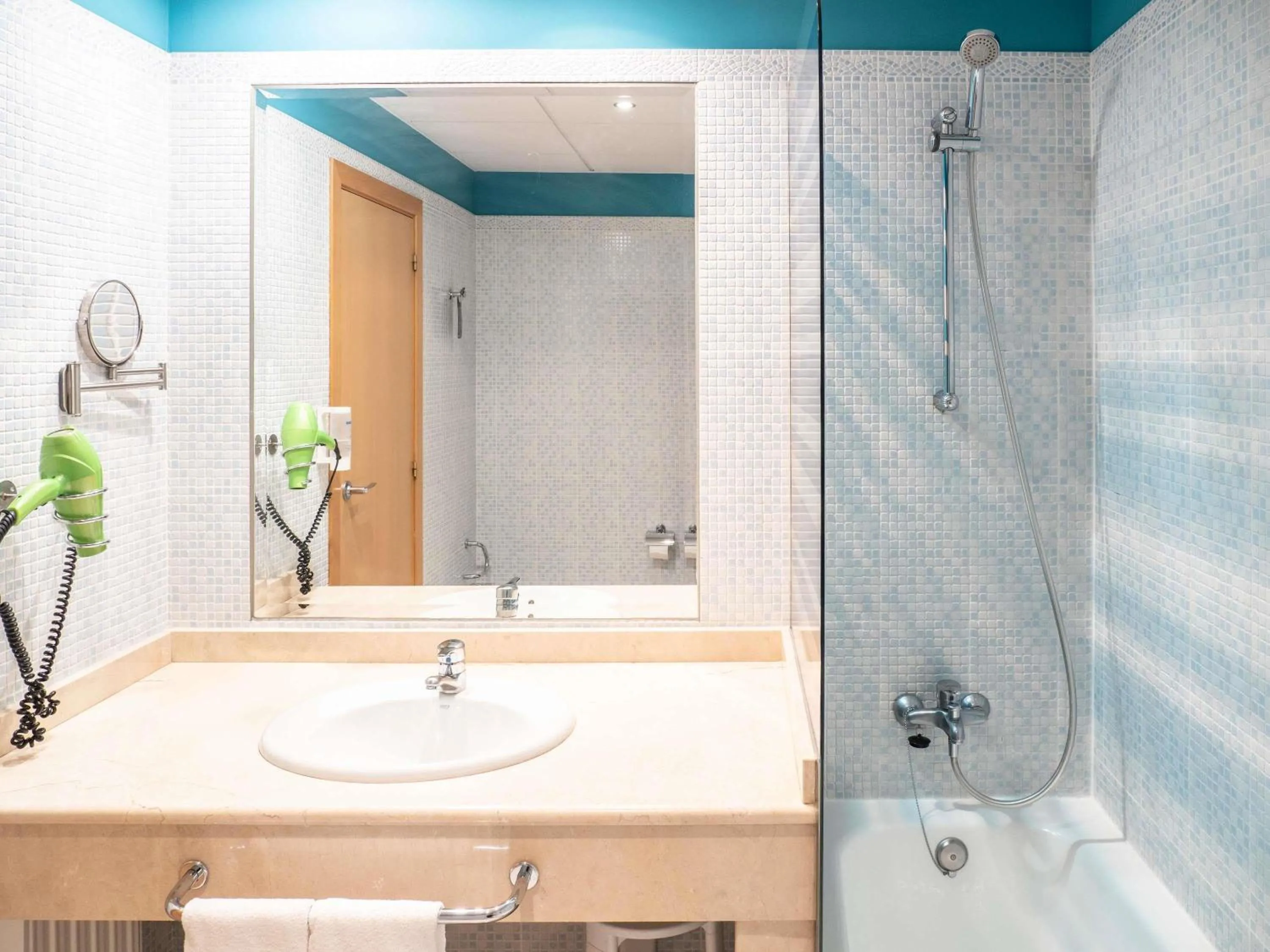 Bedroom in Ibis Styles A Coruna