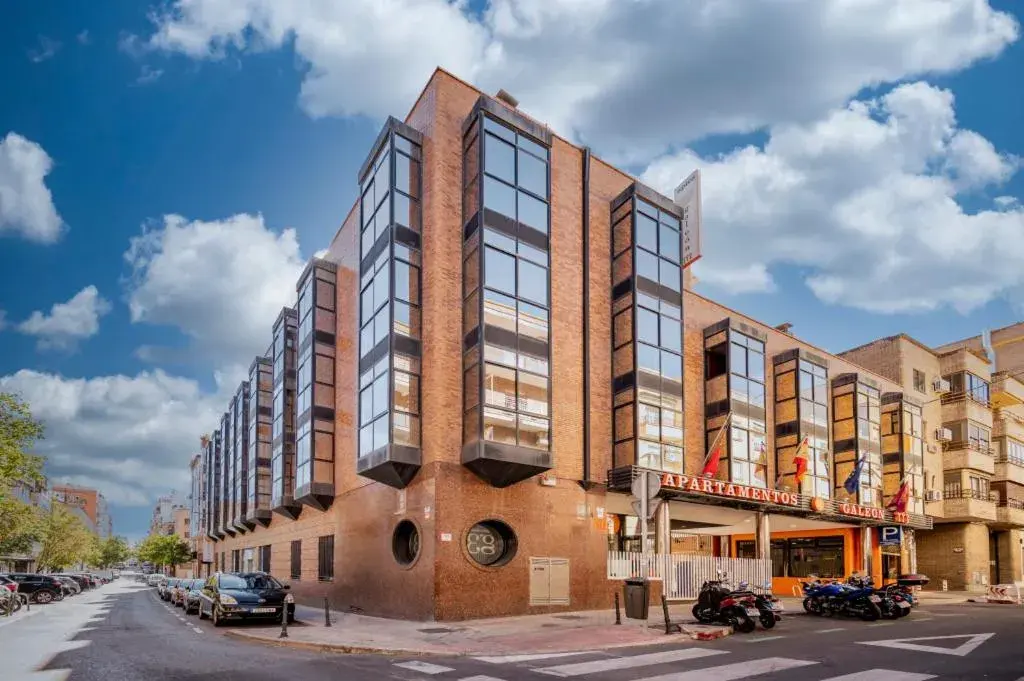 Property building in Apartamentos G3 Galeon Property building in Apartamentos G3 Galeon