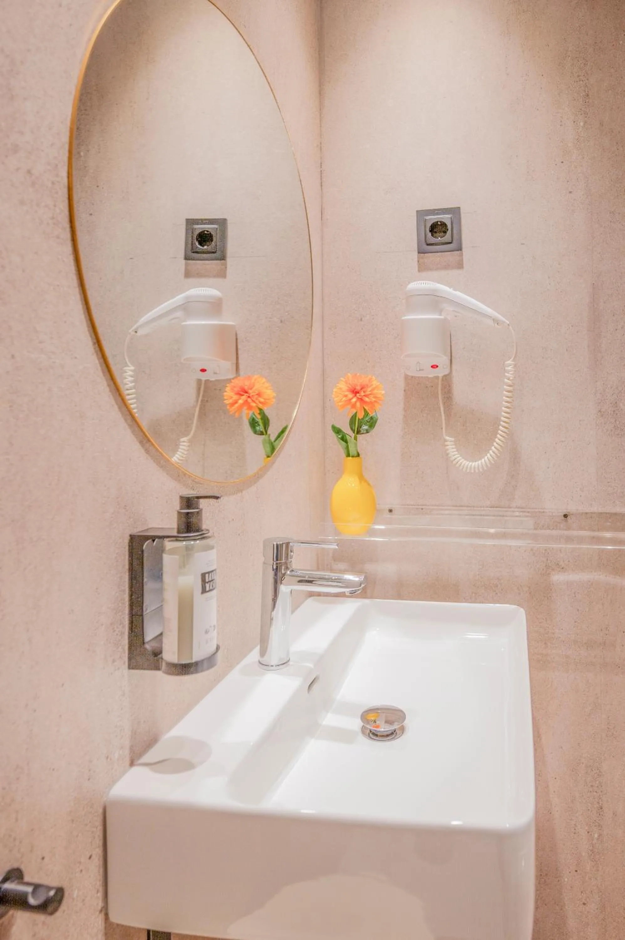 Bathroom in Apartamentos G3 Galeon