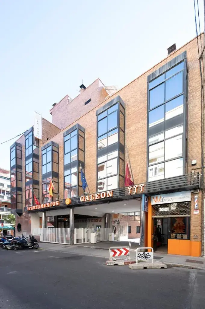 Property building in Apartamentos G3 Galeon Property building in Apartamentos G3 Galeon