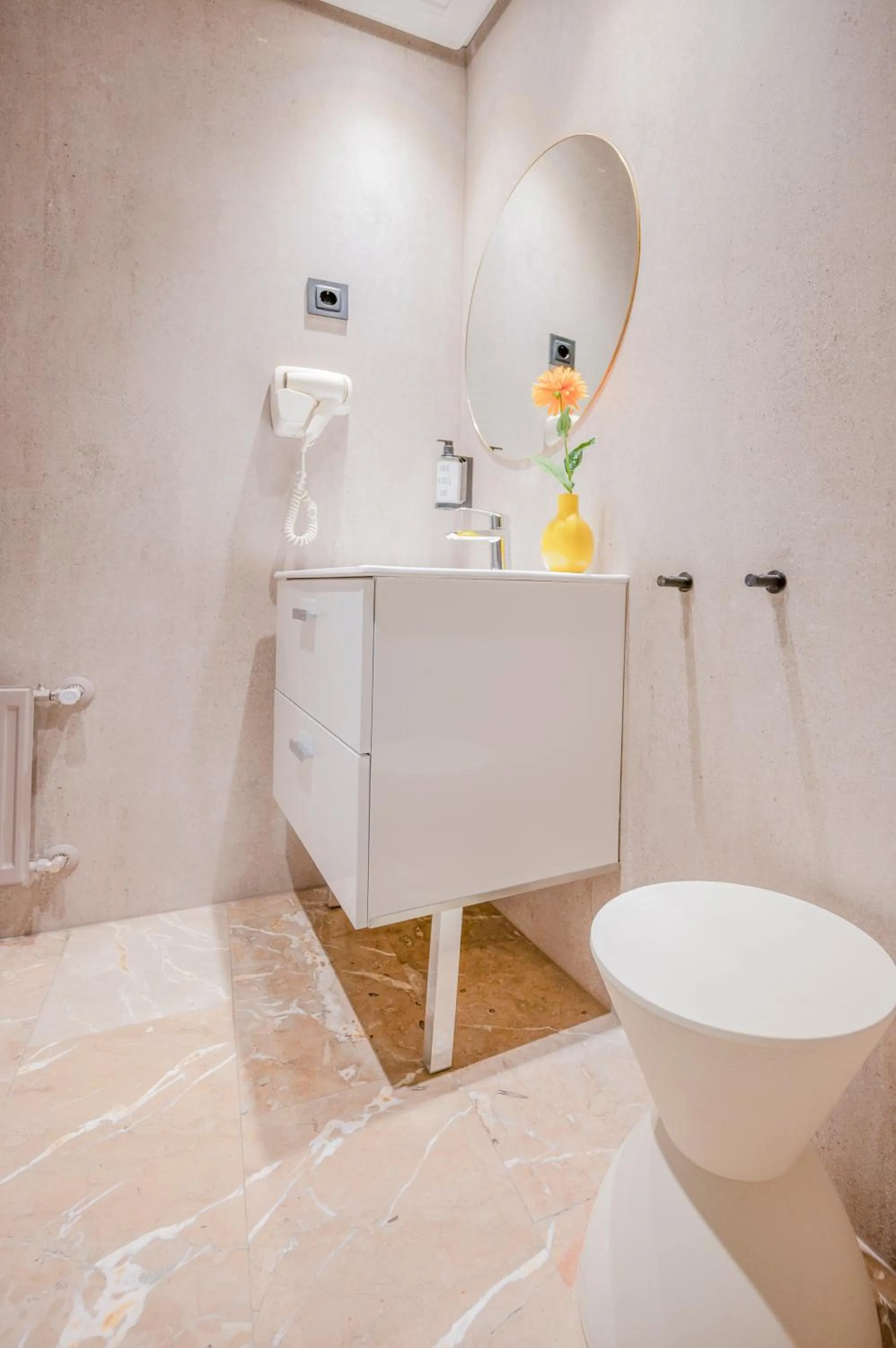 Bathroom in Apartamentos G3 Galeon