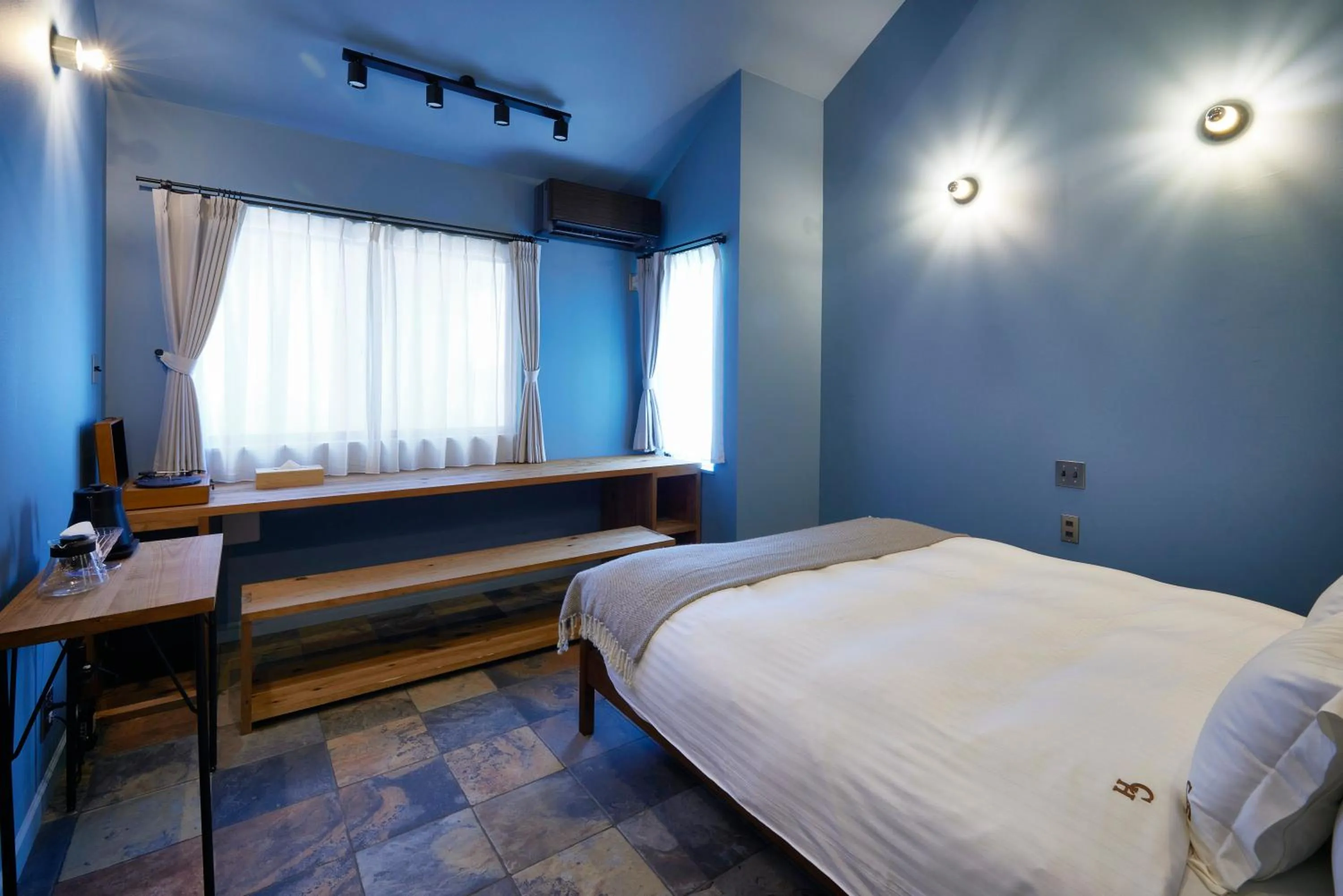 Photo of the whole room, Bed in COFFEE HOTEL Soundwave