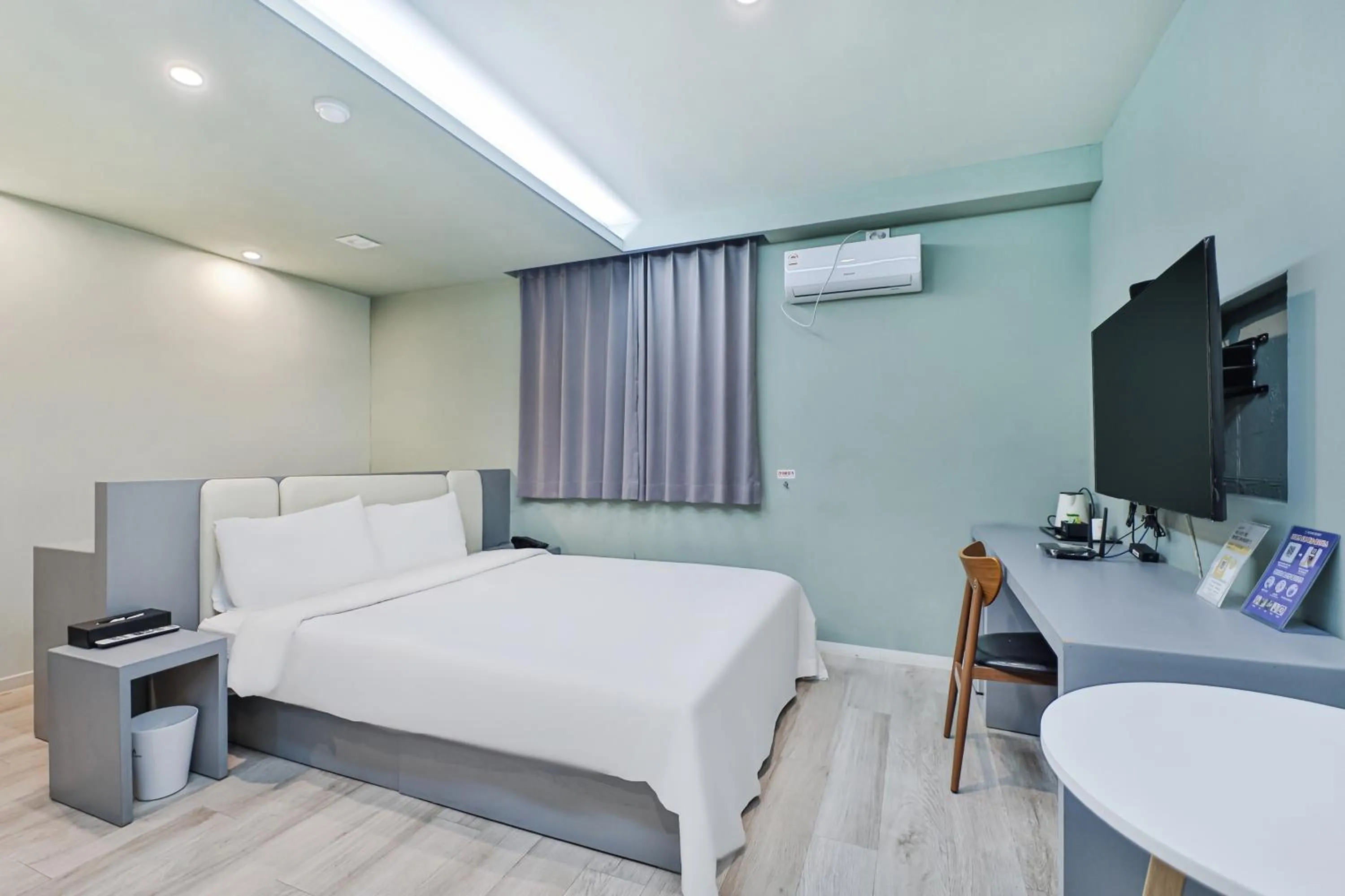 Decorative detail, Bed in Sloth Hotel Busan Seomyeon