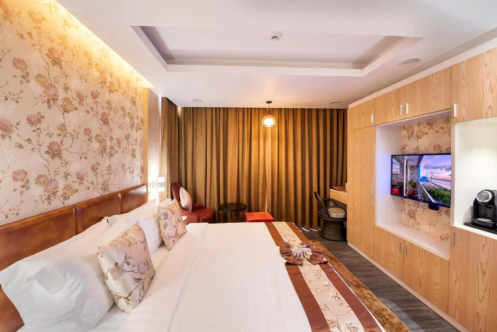 Deluxe Double Room with Sea View (Free Return Airport Transfer and 10% off on Food & Beverage) in Summer Beach Maldives Deluxe Double Room with Sea View (Free Return Airport Transfer and 10% off on Food & Beverage) in Summer Beach Maldives