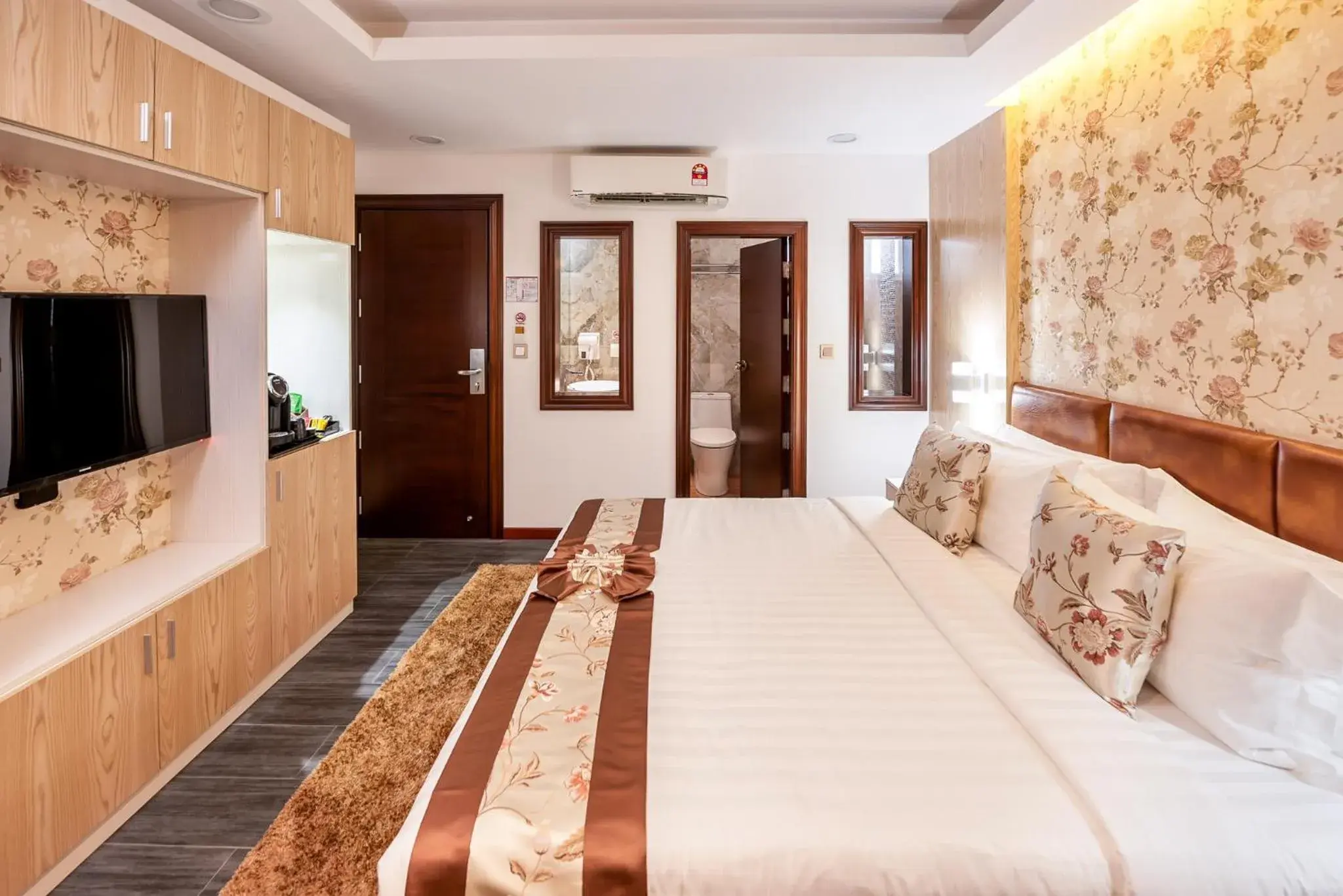 Deluxe Double Room with Sea View (Free Return Airport Transfer and 10% off on Food & Beverage) in Summer Beach Maldives Deluxe Double Room with Sea View (Free Return Airport Transfer and 10% off on Food & Beverage) in Summer Beach Maldives