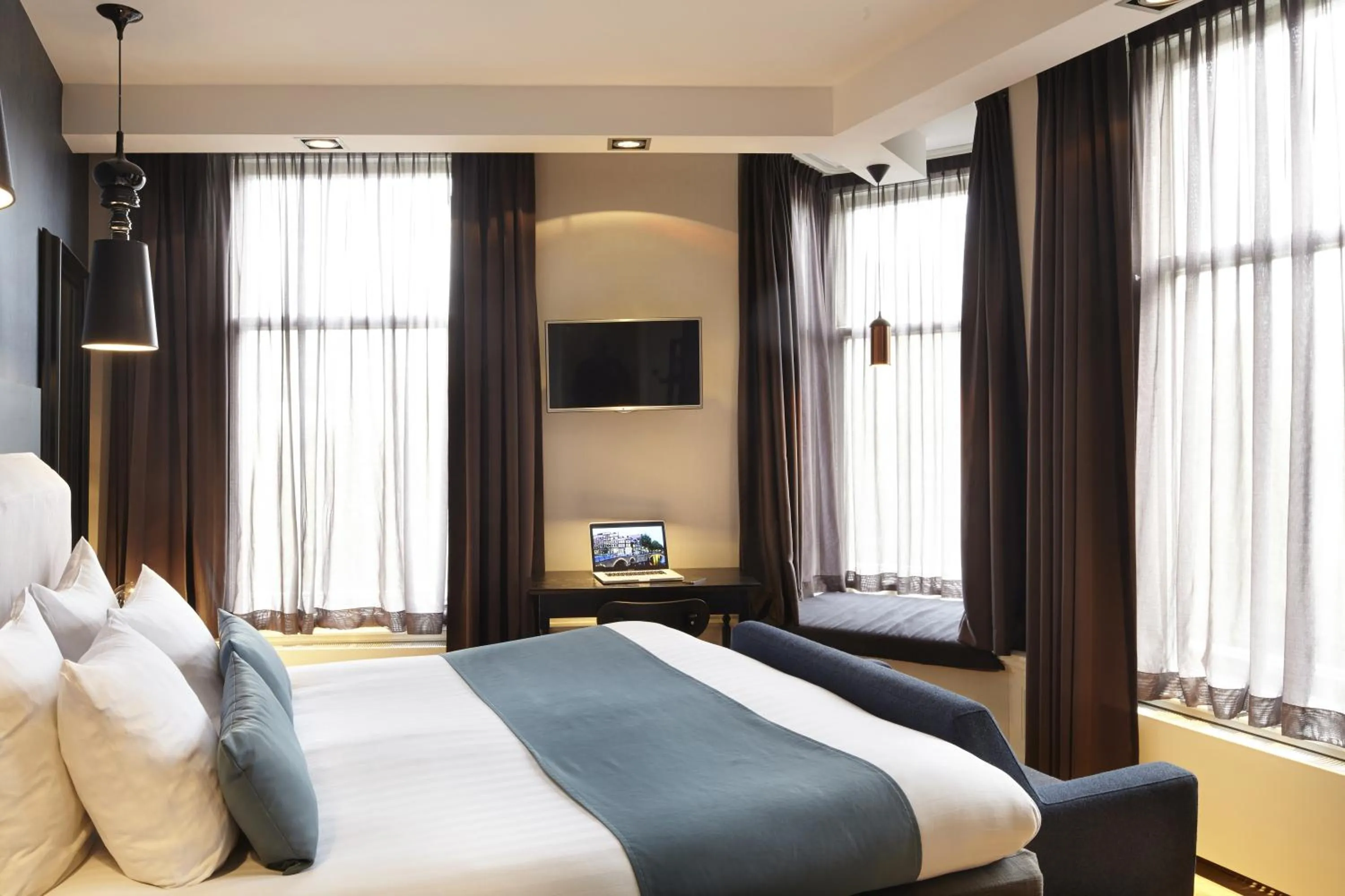 TV and multimedia, Bed in No. 377 House