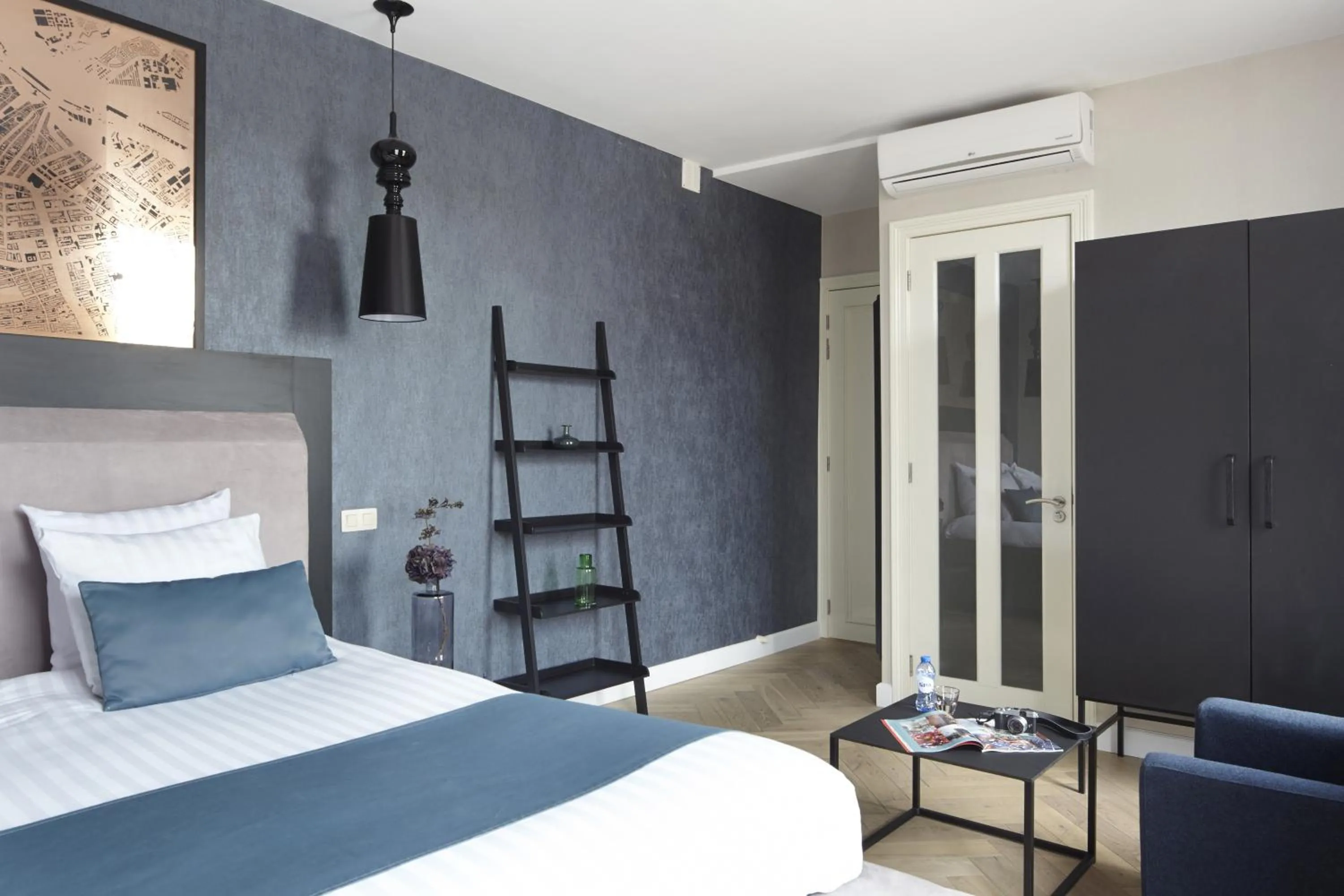 Photo of the whole room, Bed in No. 377 House