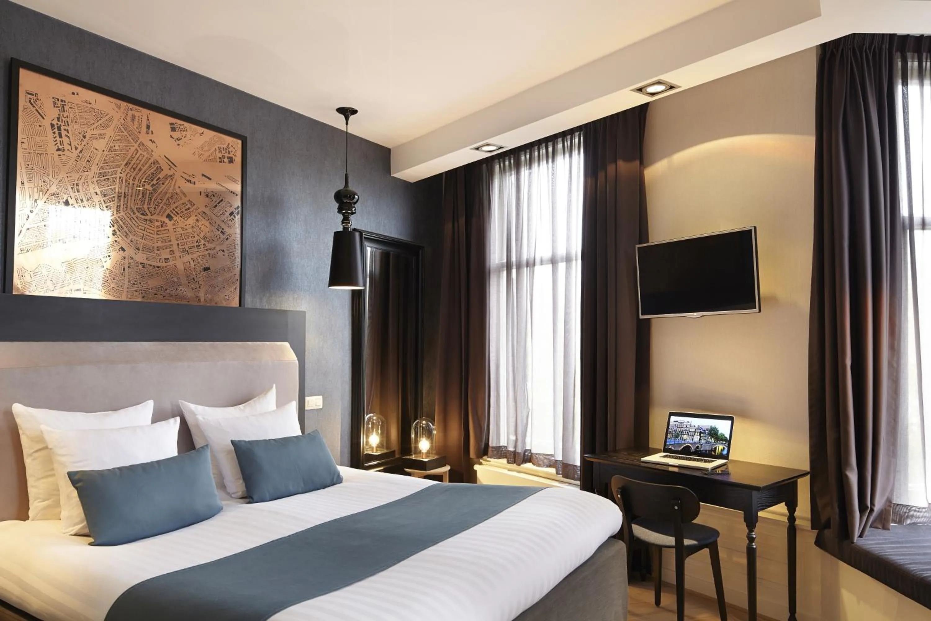 TV and multimedia, Bed in No. 377 House