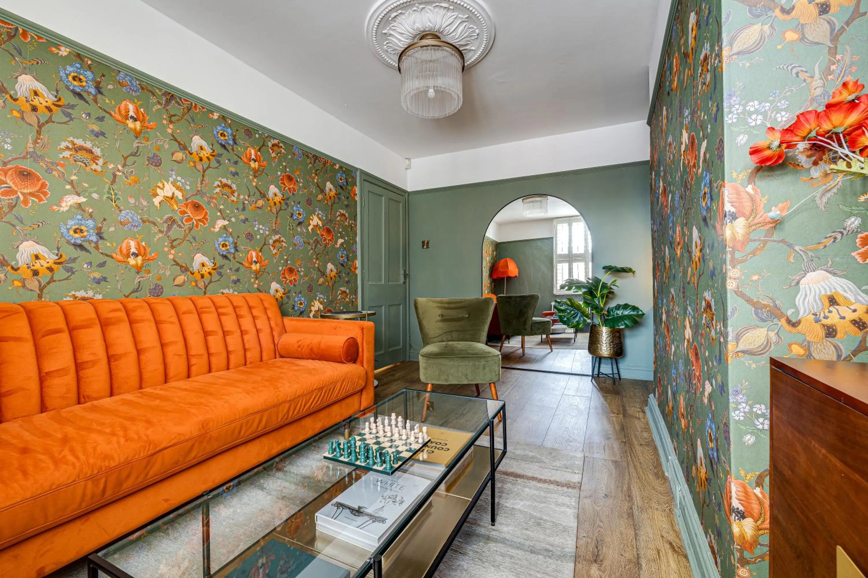 Insta-worthy Loft on Historic Chester Rows, Sleeps 4 & Free Parking