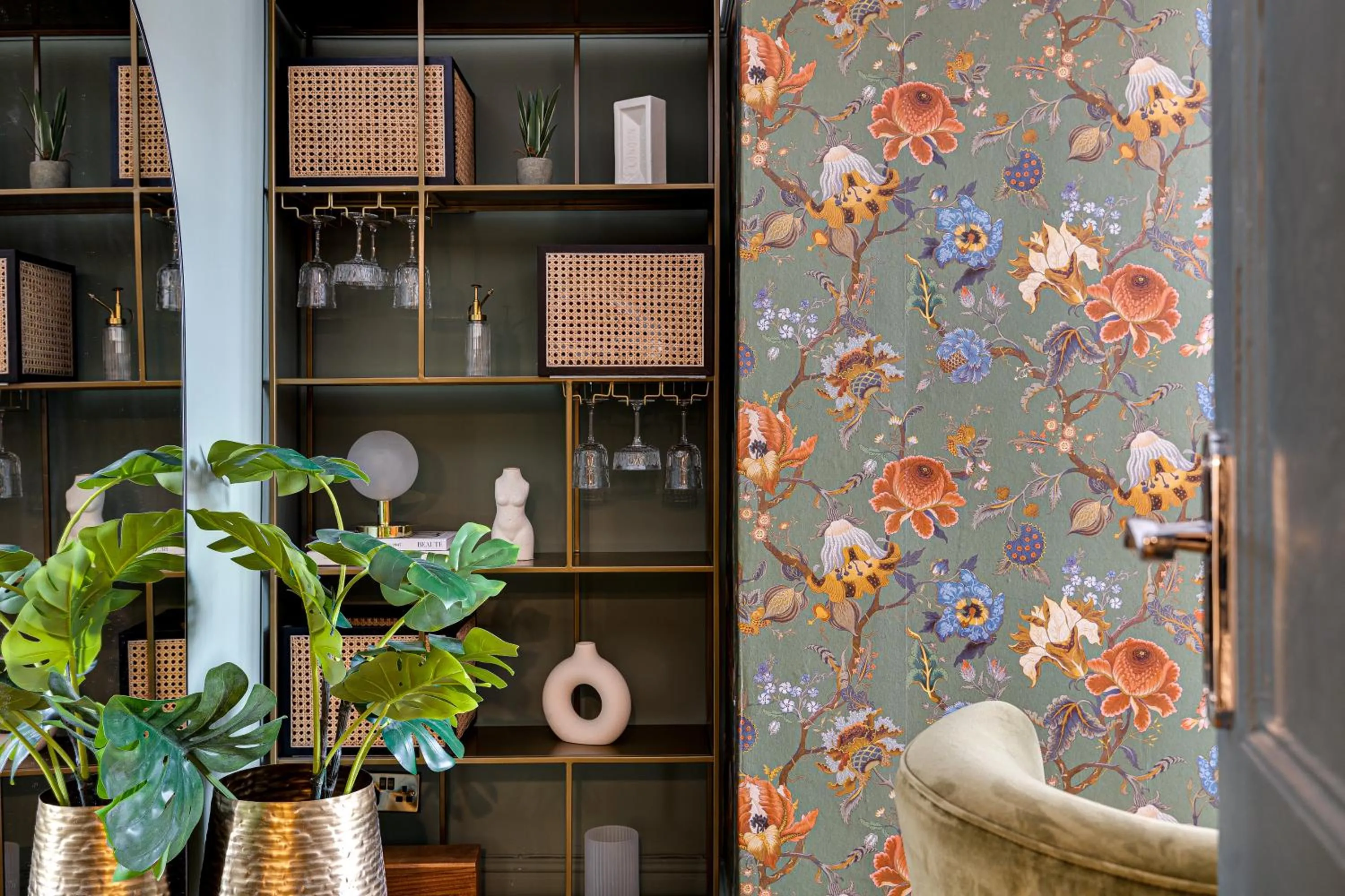 Insta-worthy Loft on Historic Chester Rows, Sleeps 4 & Free Parking