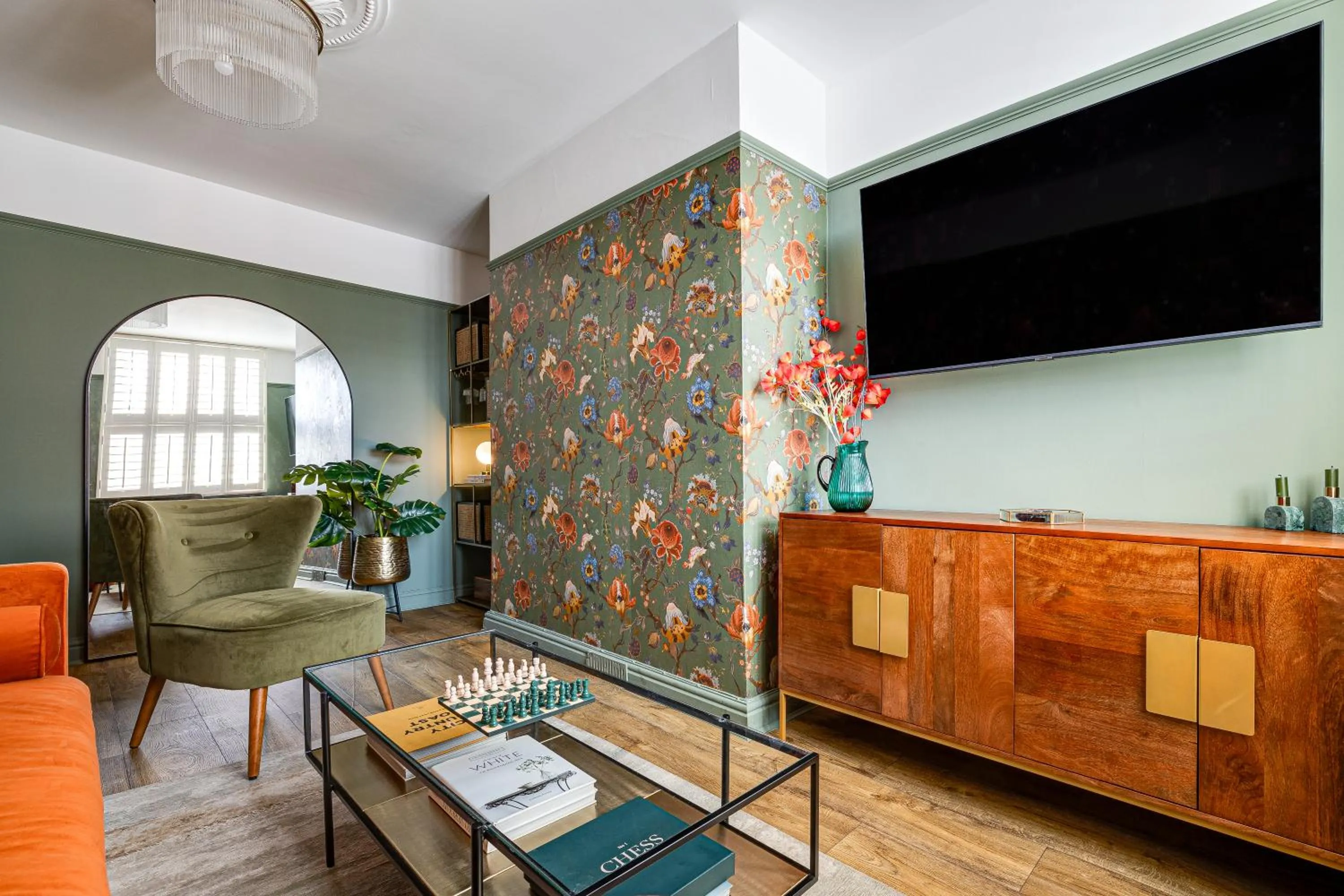 Insta-worthy Loft on Historic Chester Rows, Sleeps 4 & Free Parking