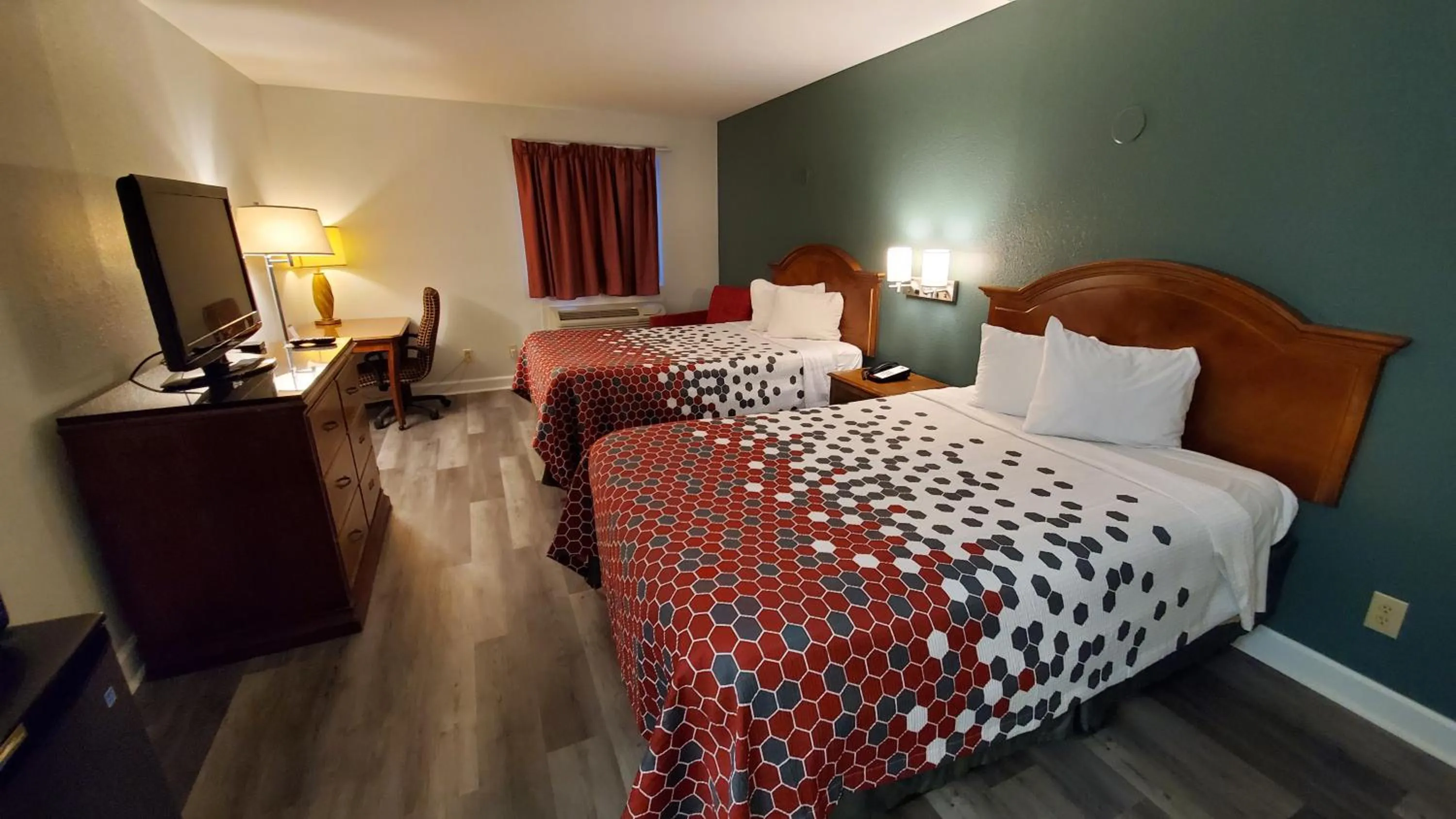 Bed in Stonewood Inn & Suites of Carrollton - Smithfield