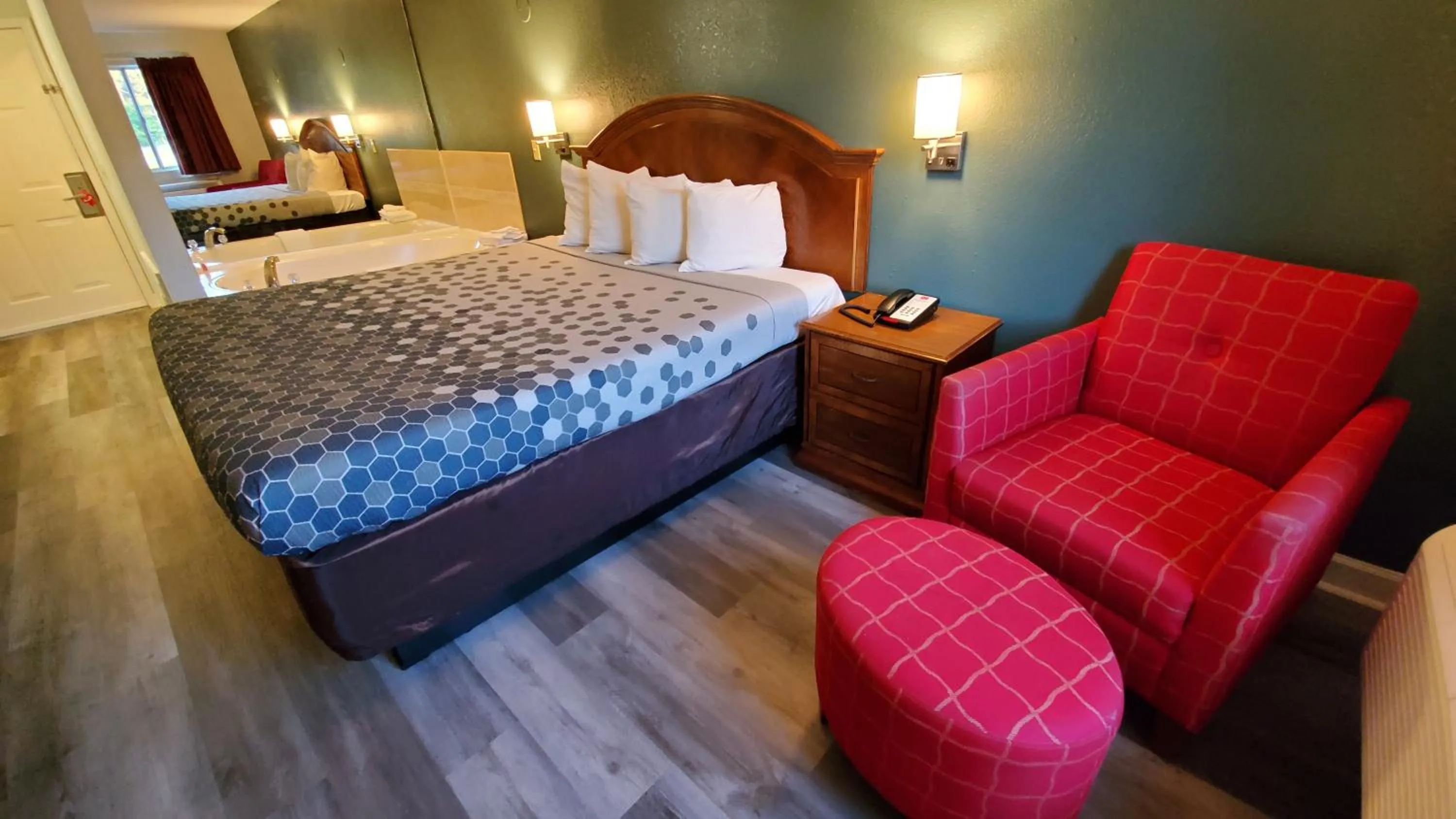 Bed in Stonewood Inn & Suites of Carrollton - Smithfield