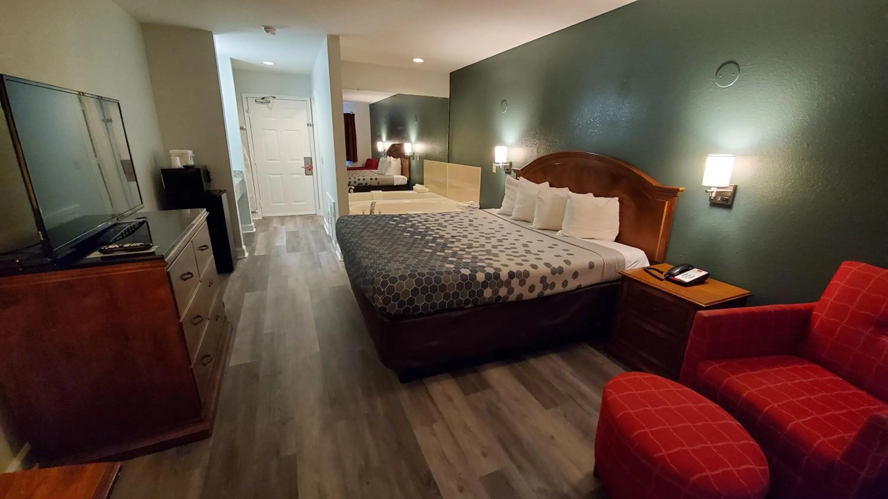 Bed in Stonewood Inn & Suites of Carrollton - Smithfield