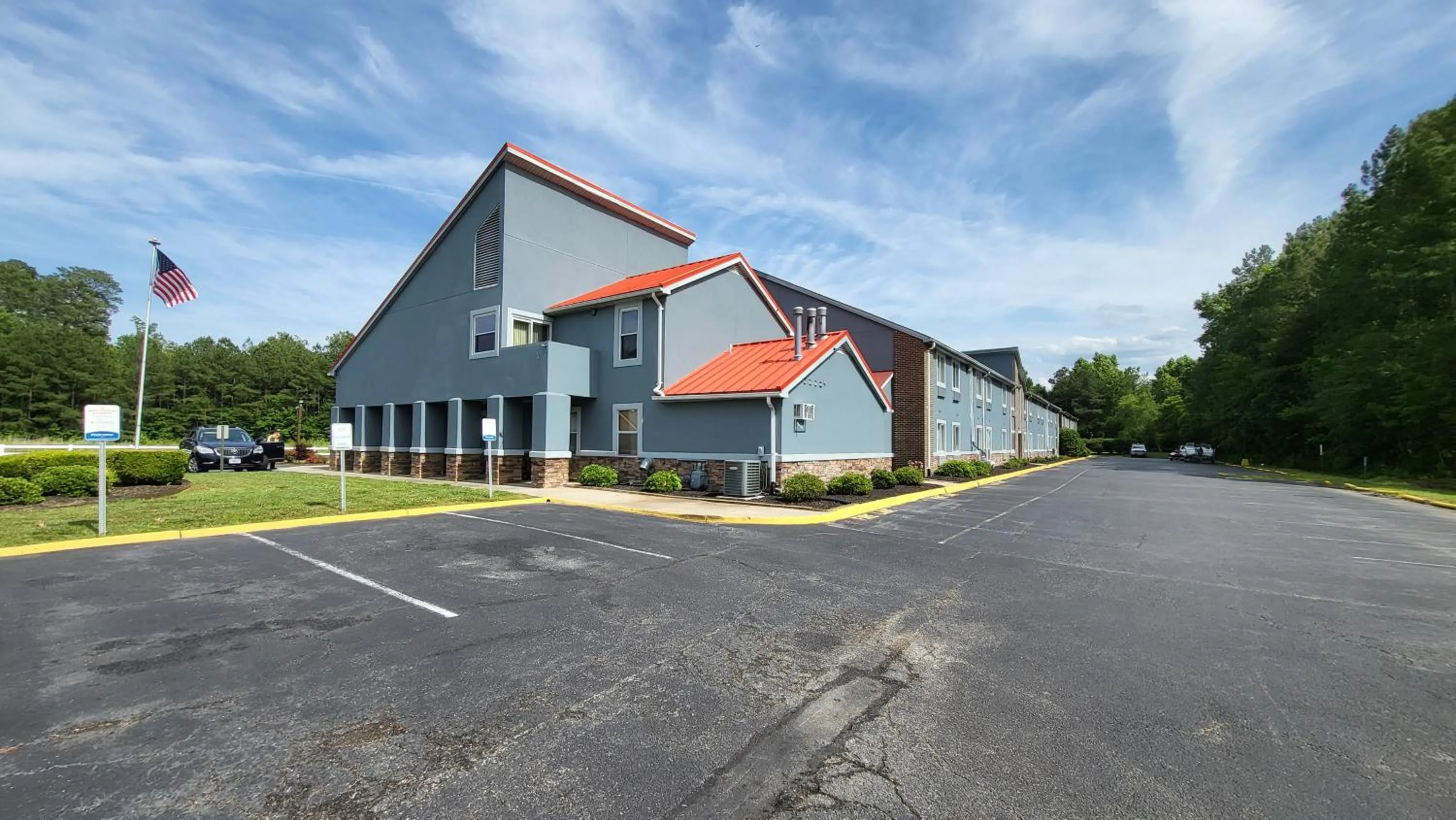Property building in Stonewood Inn & Suites of Carrollton - Smithfield
