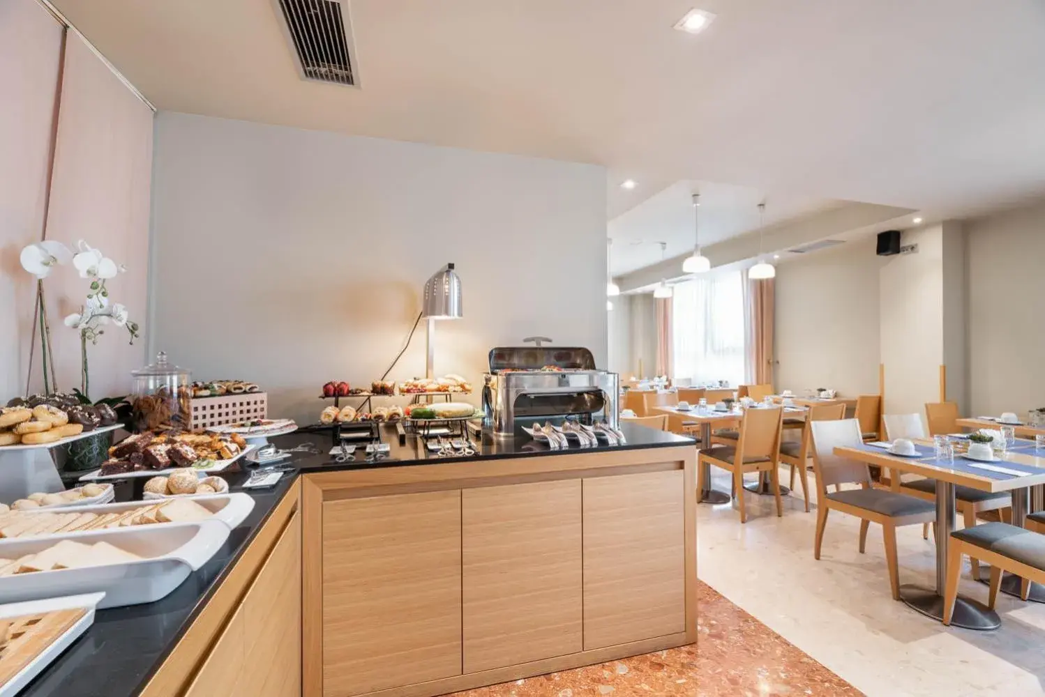 Breakfast in Aparthotel Exe Campus San Mamés Breakfast in Aparthotel Exe Campus San Mamés