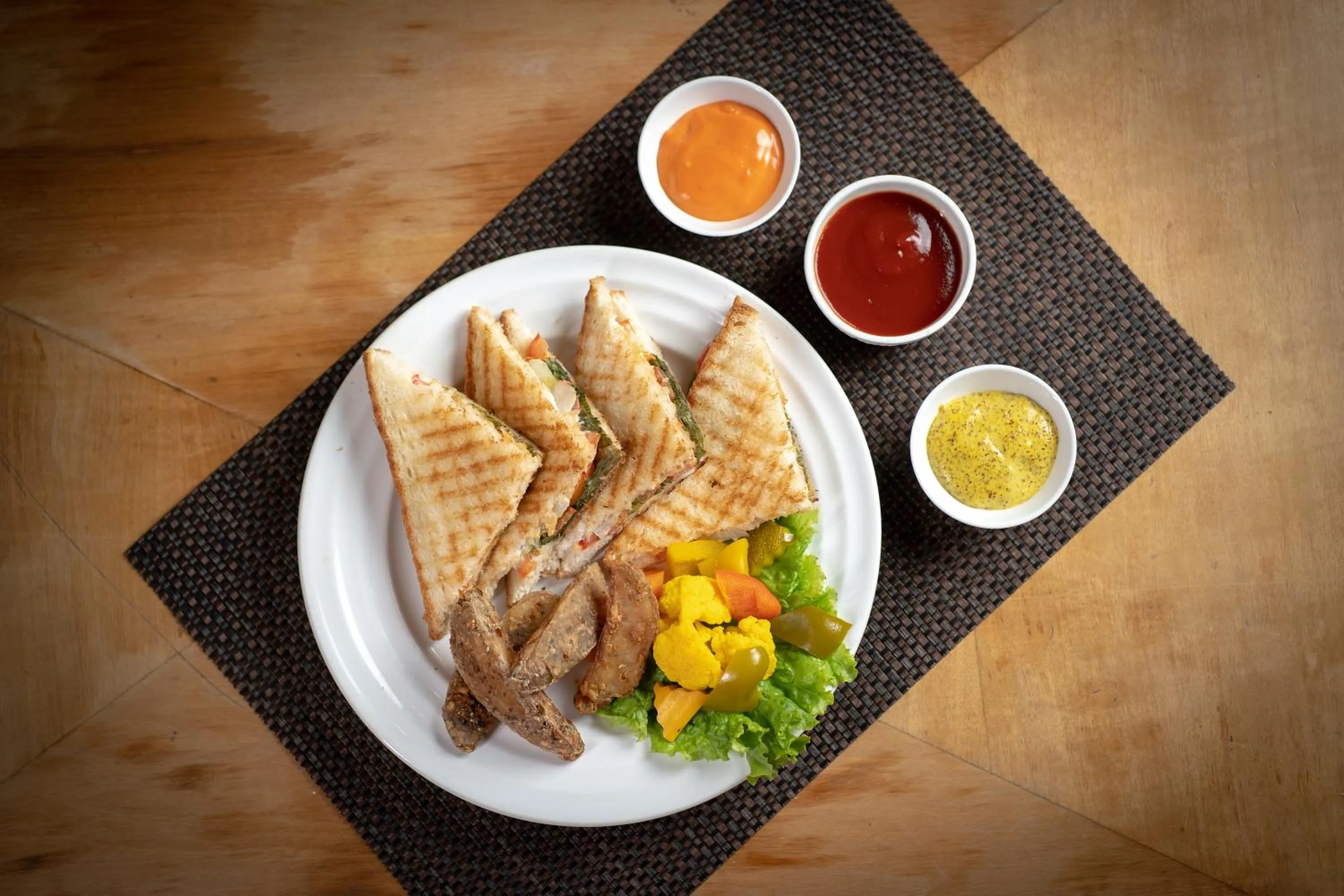 Food and drinks in Udman Hotel at 18km from IGI Airport, By Ferns N Petals, Chattarpur, Delhi