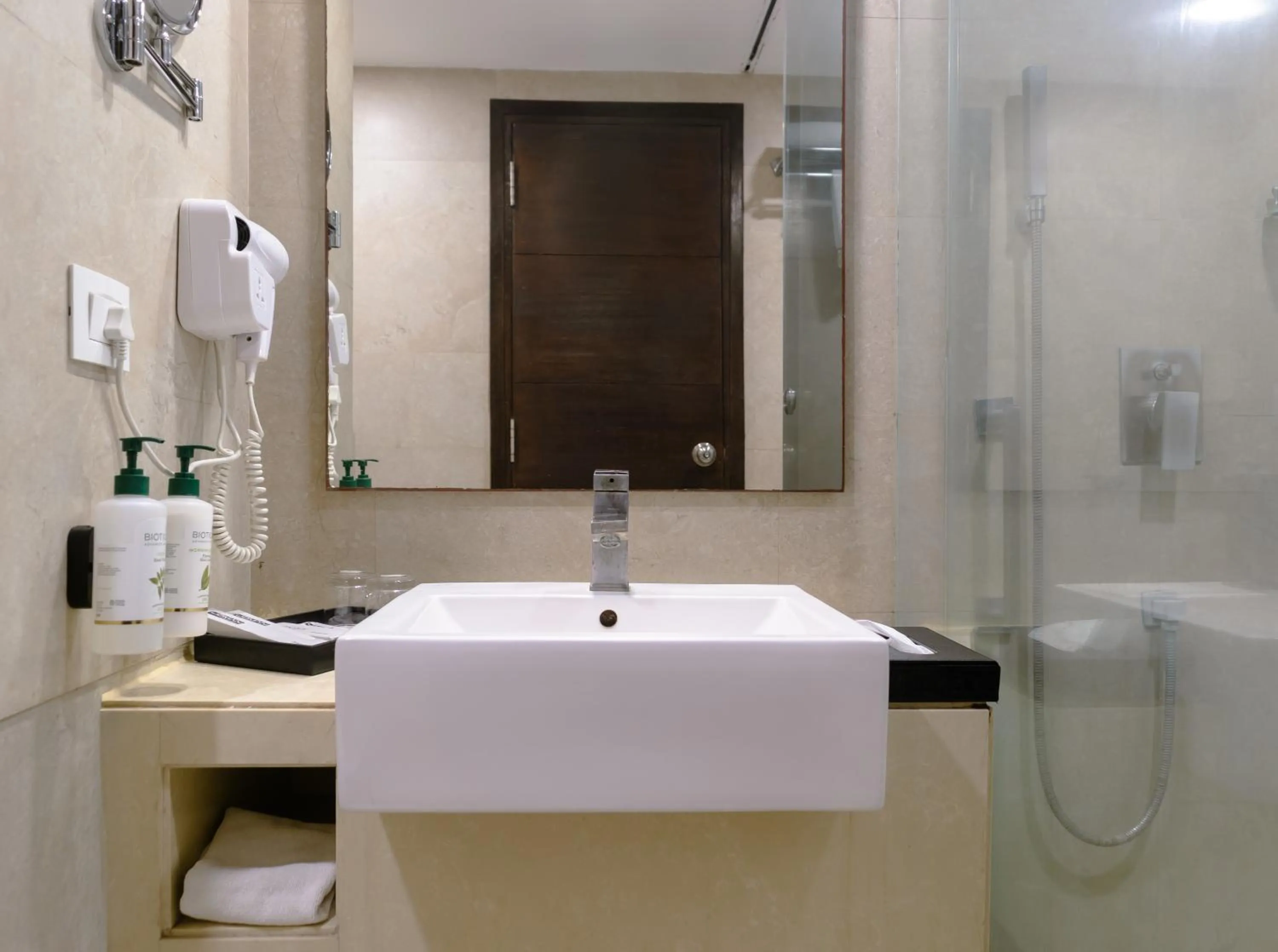 Bathroom in Udman Hotel Chhattarpur