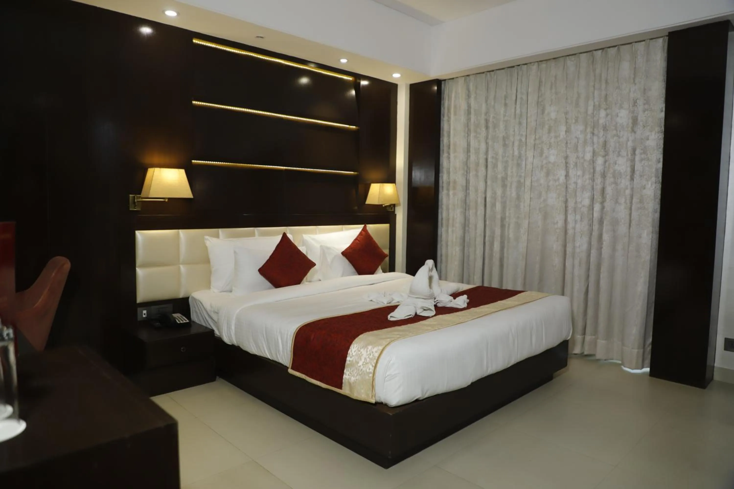 Bedroom, Bed in Udman Hotel at 18km from IGI Airport, By Ferns N Petals, Chattarpur, Delhi