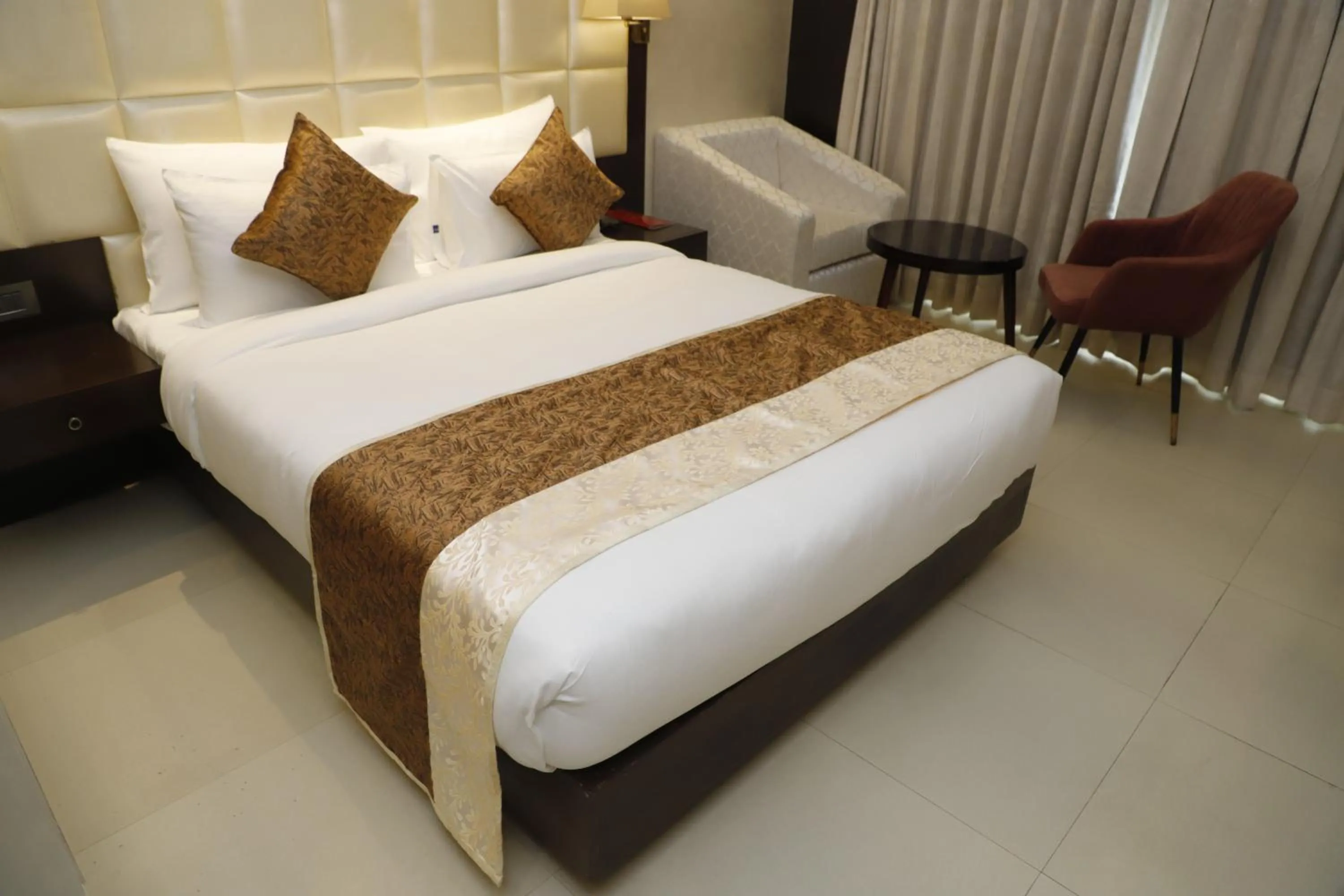 Bed in Udman Hotel at 18km from IGI Airport, By Ferns N Petals, Chattarpur, Delhi
