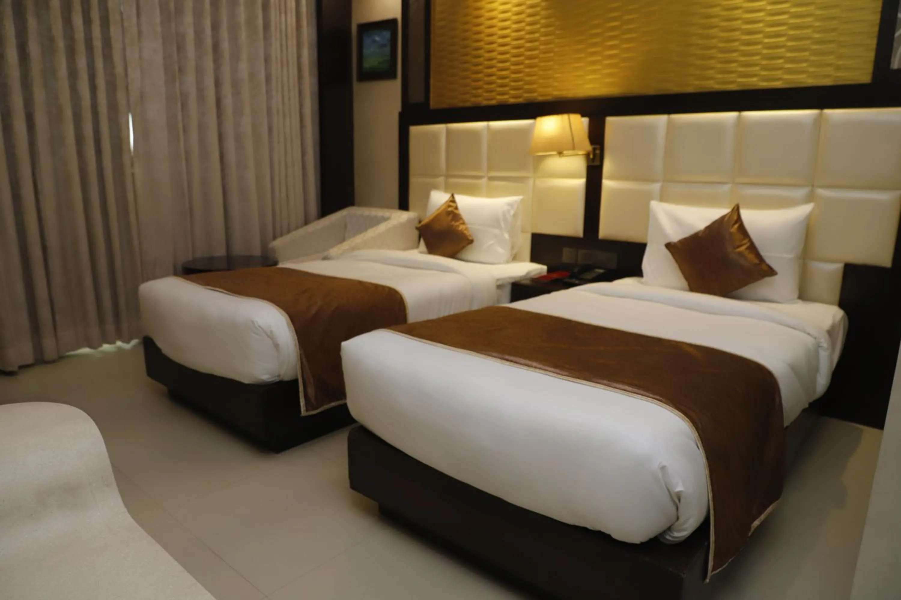 Bed in Udman Hotel at 18km from IGI Airport, By Ferns N Petals, Chattarpur, Delhi