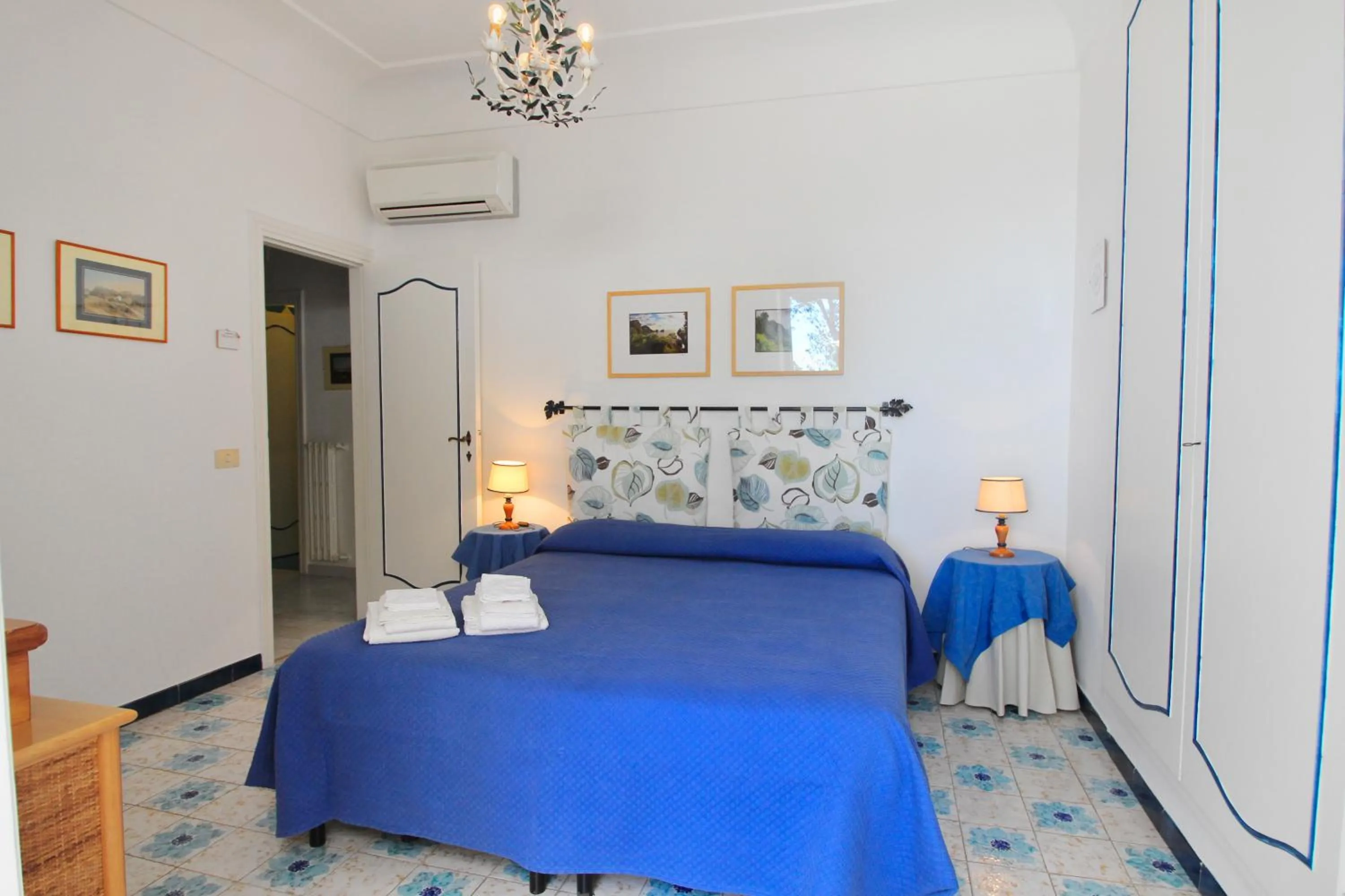 Photo of the whole room in Casa Augusto B&B