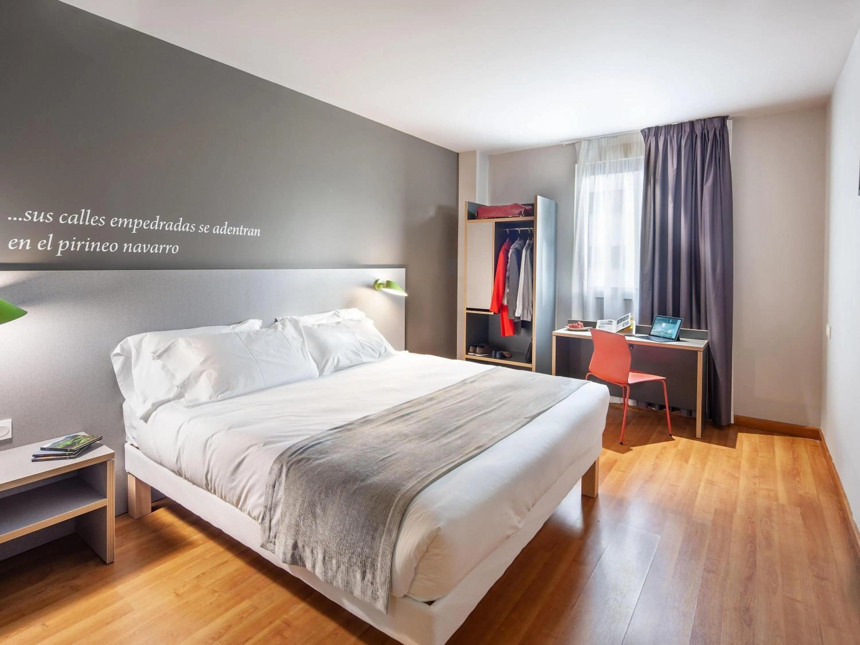 Bedroom, Bed in ibis Styles Pamplona Noain