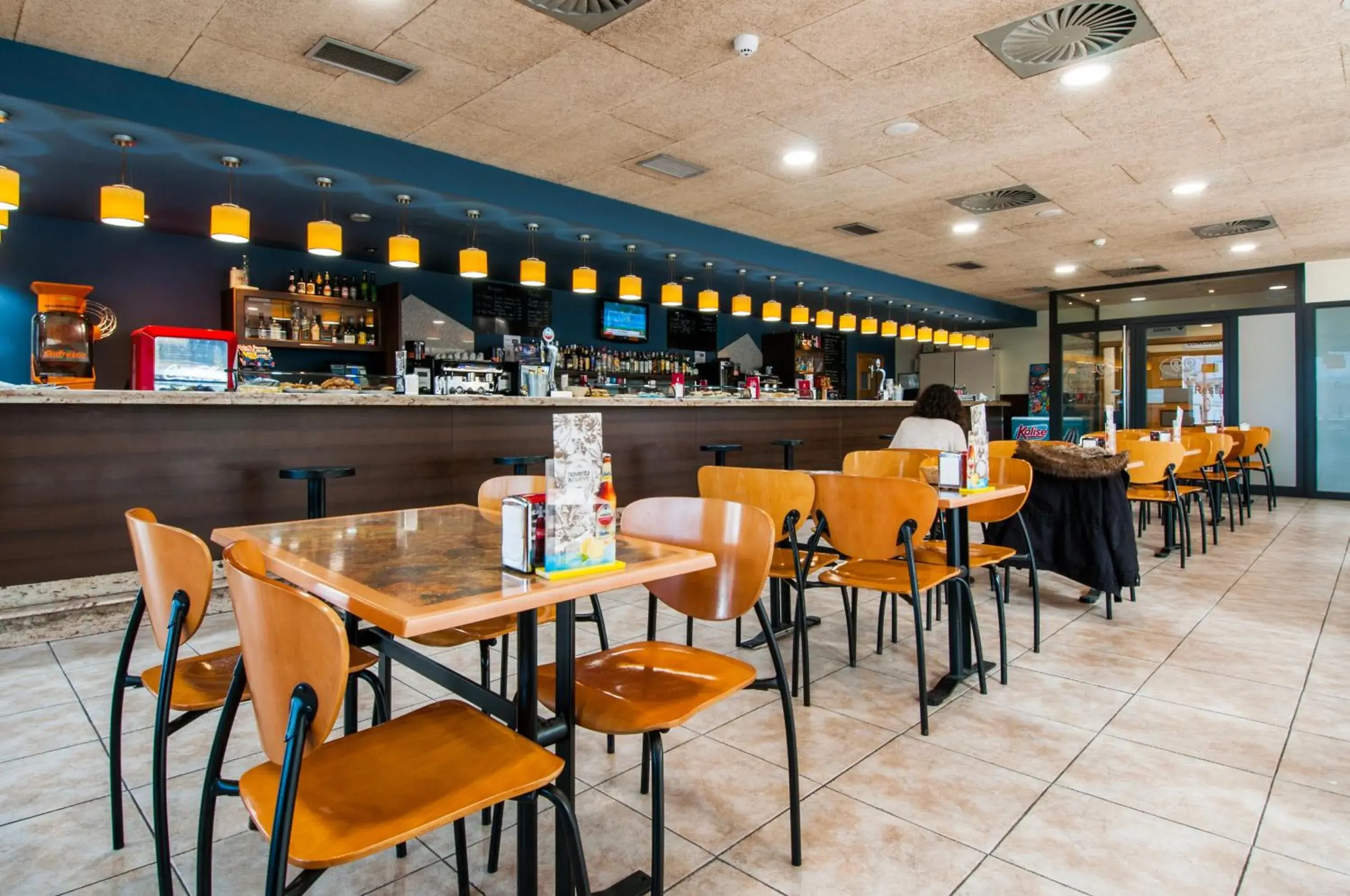 Lounge or bar in ibis Styles Pamplona Noain Lounge or bar in ibis Styles Pamplona Noain