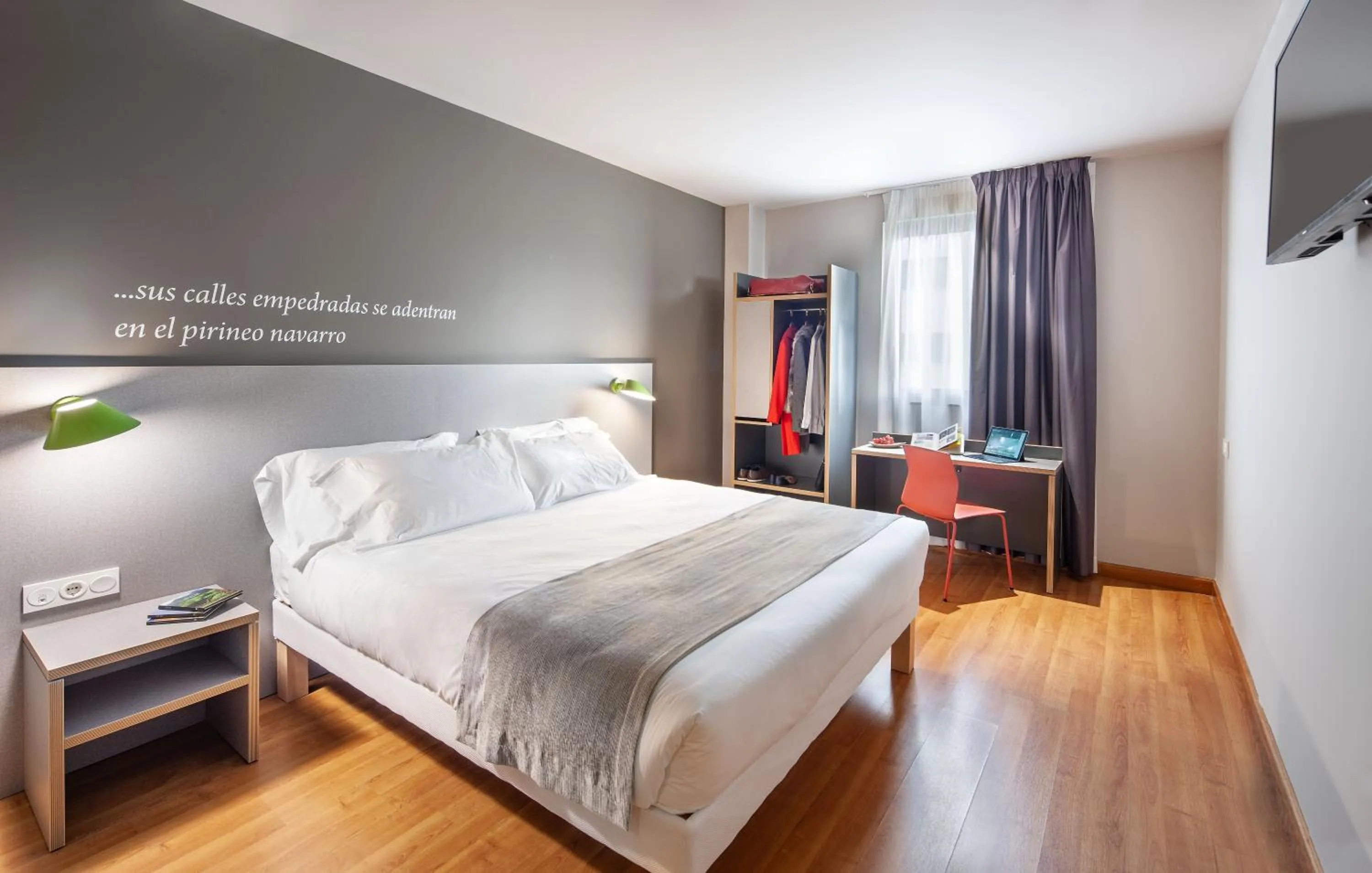 Bedroom, Bed in ibis Styles Pamplona Noain