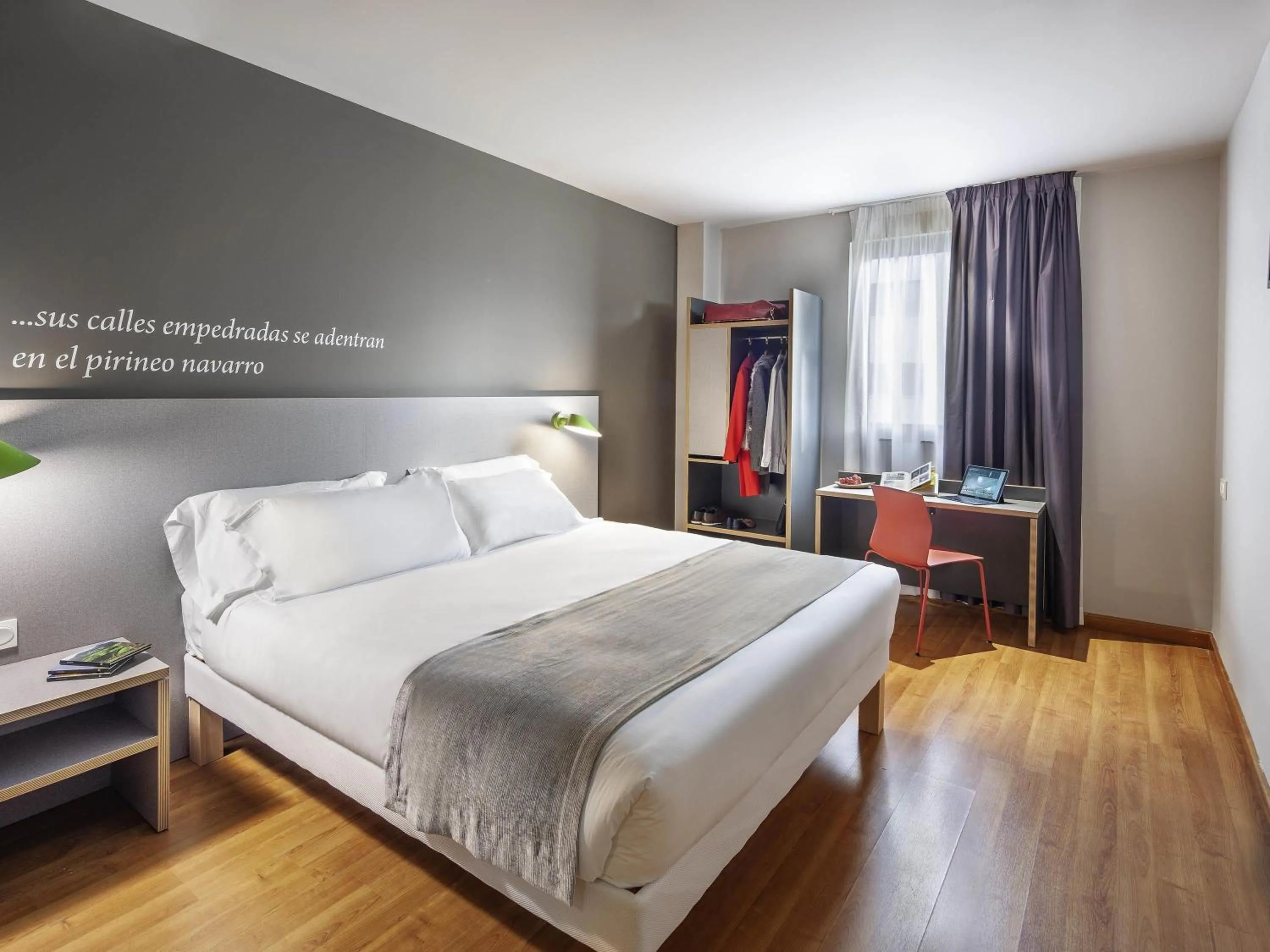 Bedroom, Bed in ibis Styles Pamplona Noain