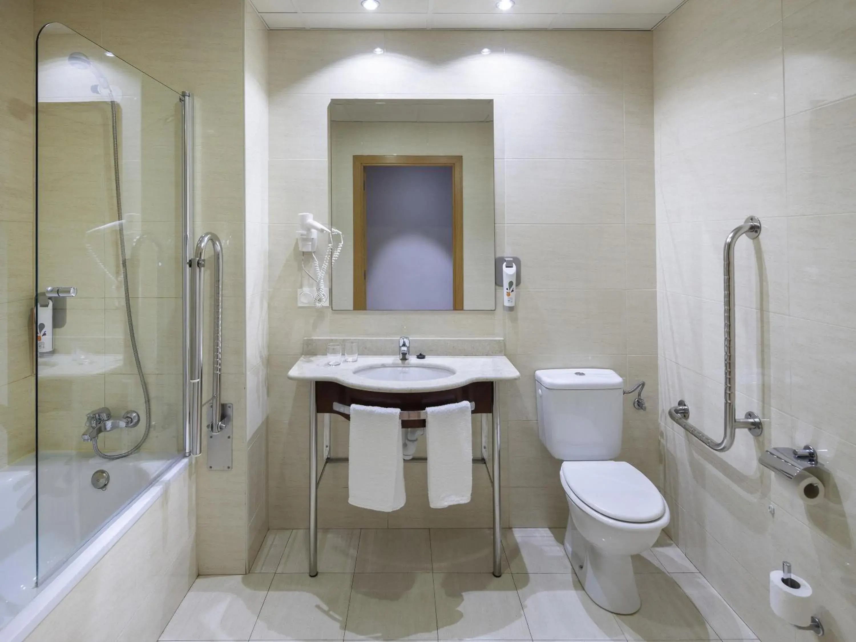 Bedroom in ibis Styles Pamplona Noain Bedroom in ibis Styles Pamplona Noain