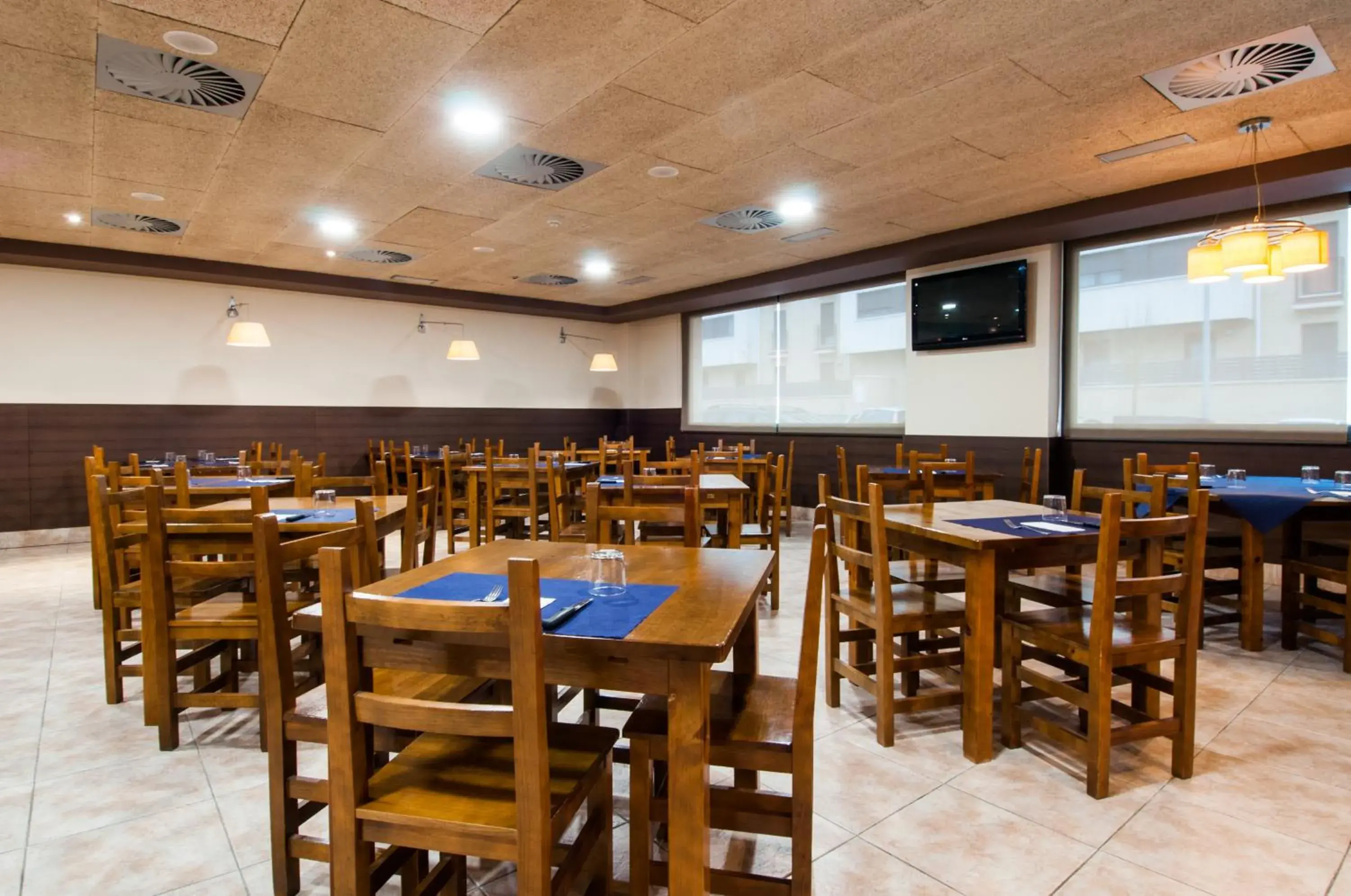 Restaurant/places to eat in ibis Styles Pamplona Noain Restaurant/places to eat in ibis Styles Pamplona Noain