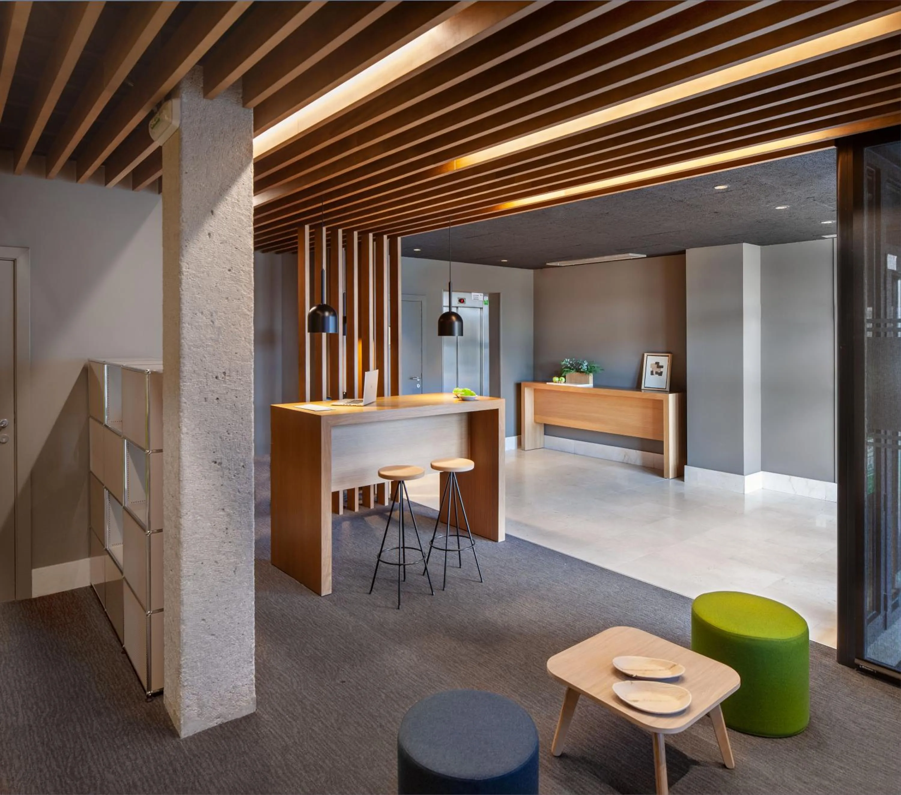 Lobby or reception in ibis Styles Pamplona Noain