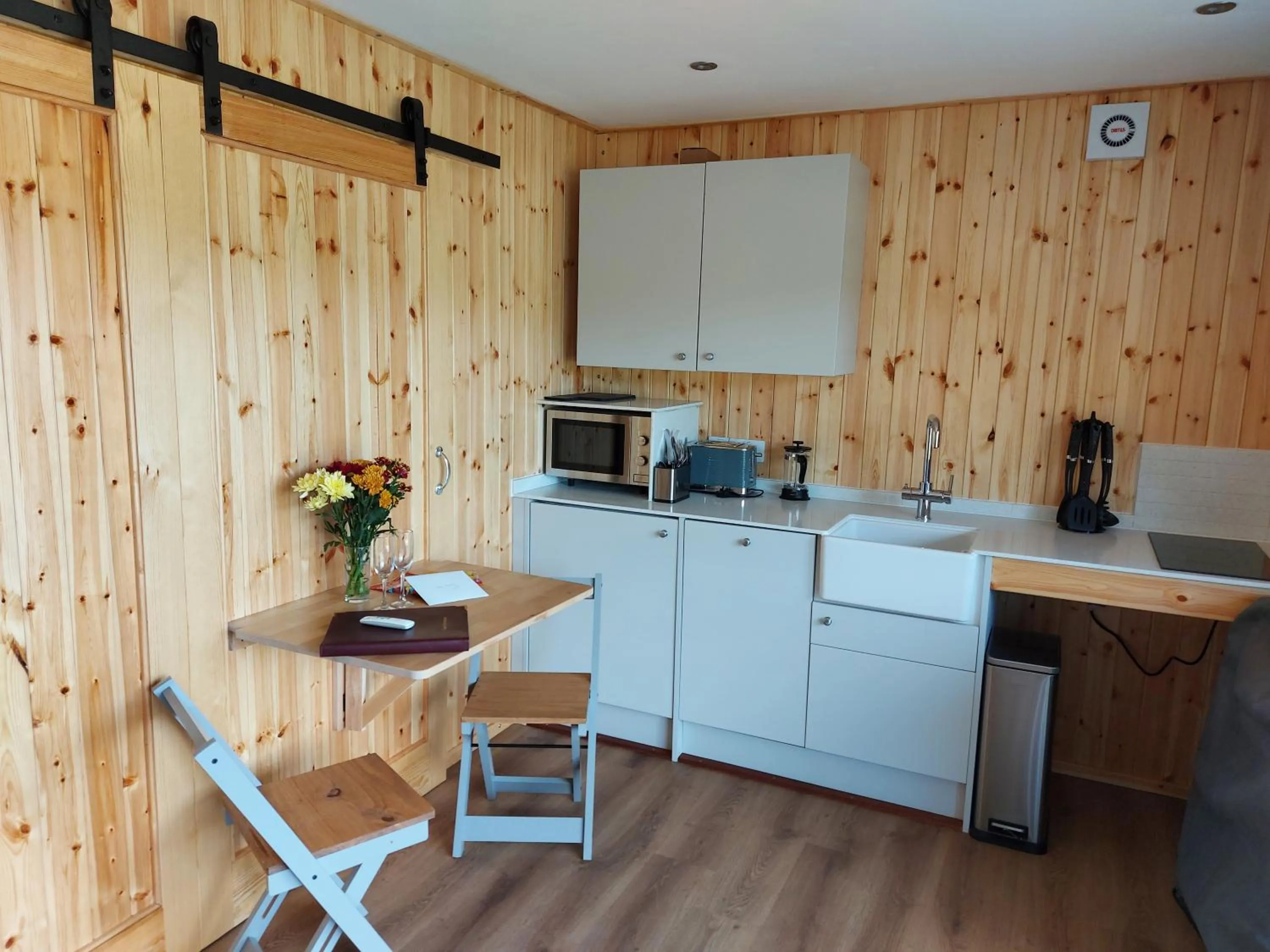 Kitchen or kitchenette in Callander Hostel