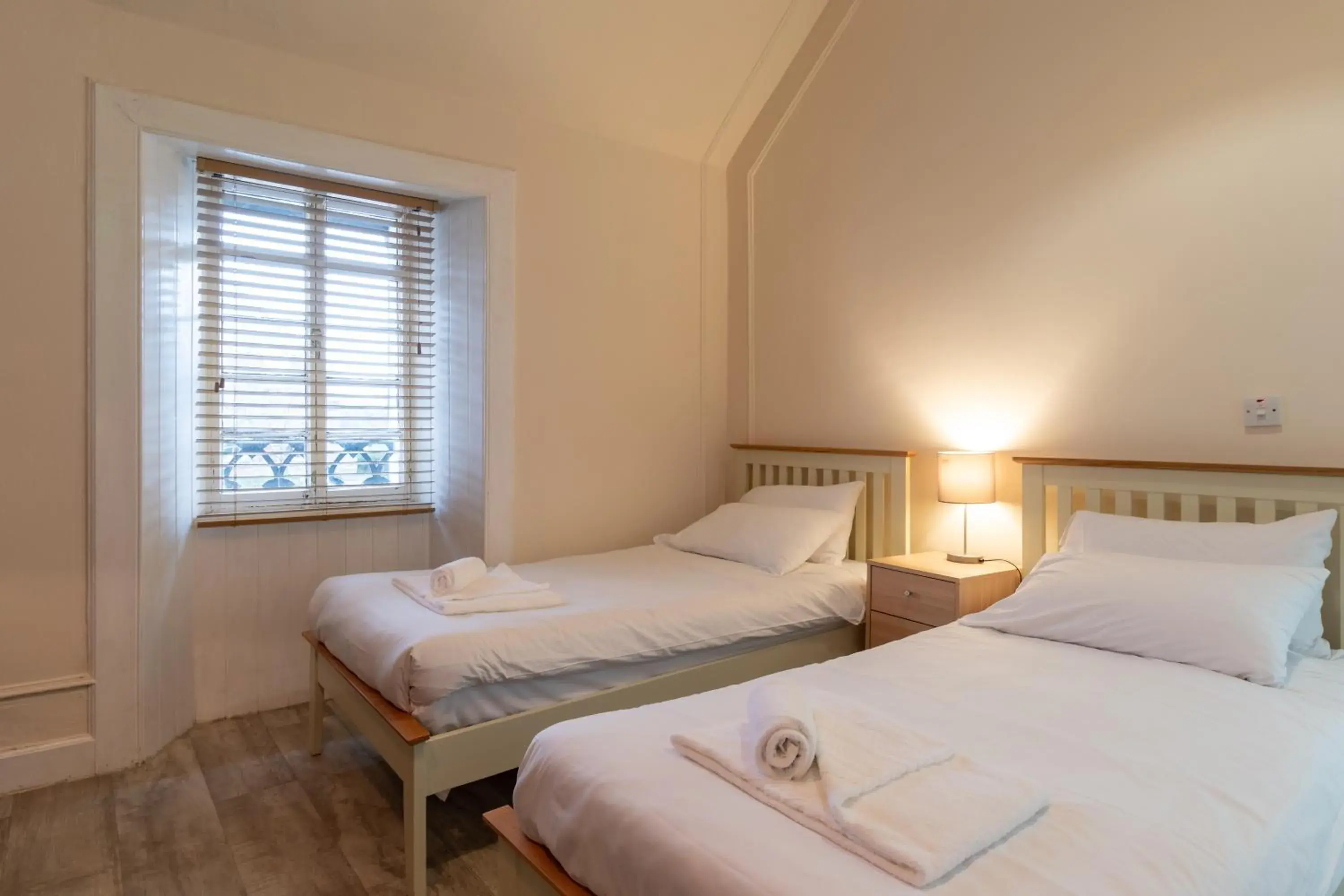 Quadruple Room with Bathroom in Callander Hostel Quadruple Room with Bathroom in Callander Hostel