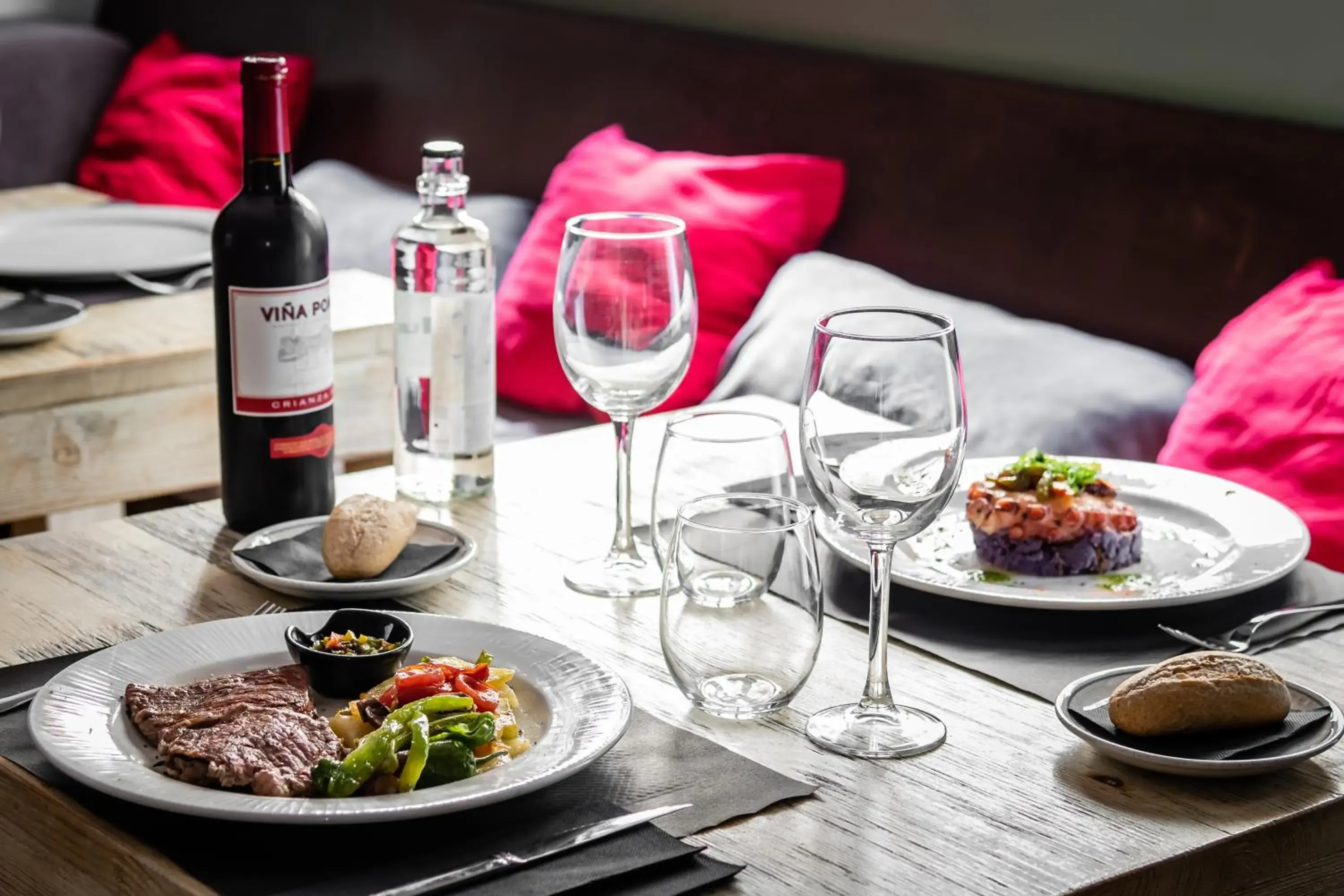Restaurant/places to eat in Hotel Don Jaime 54 Restaurant/places to eat in Hotel Don Jaime 54
