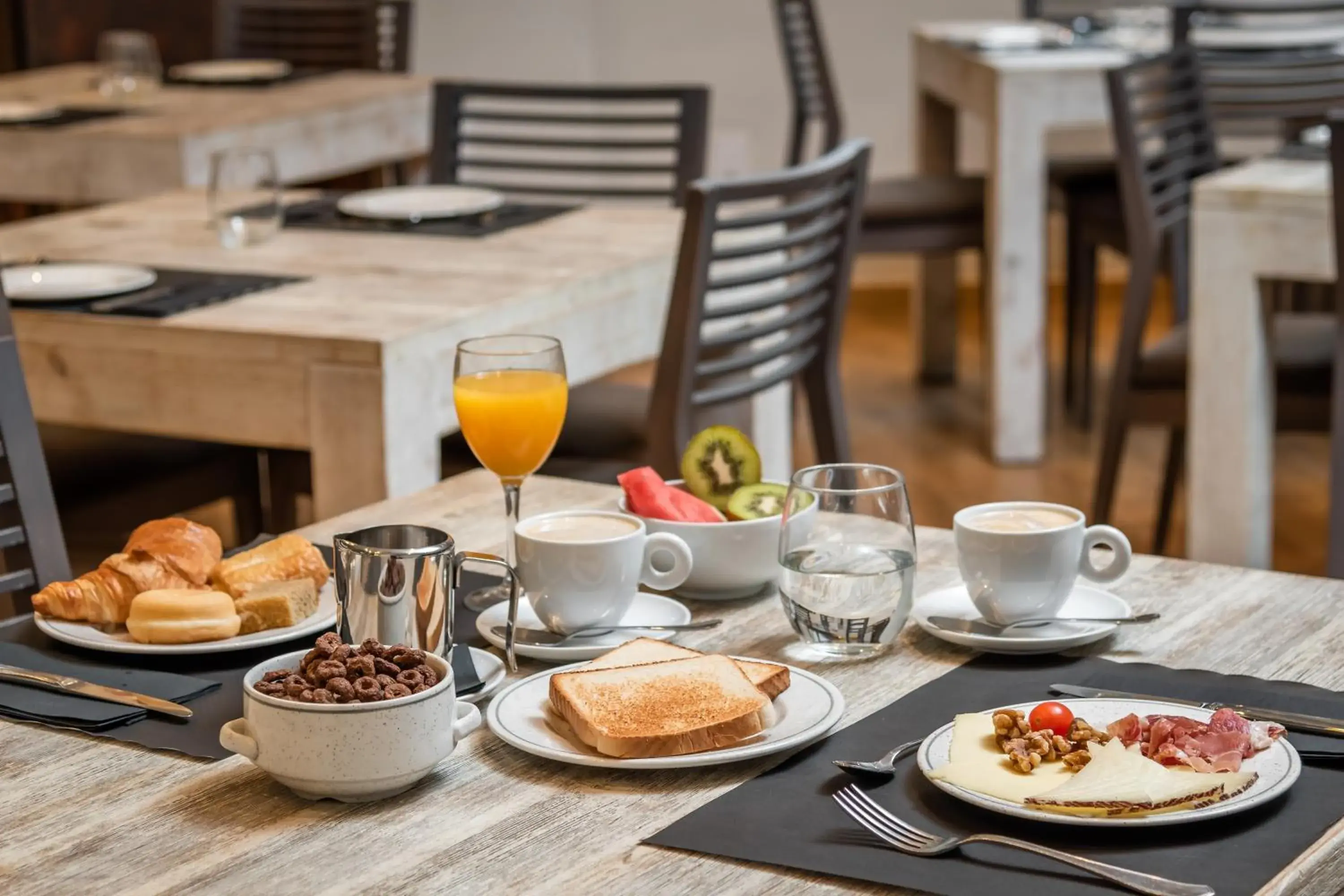 Food and drinks in Hotel Don Jaime 54 Food and drinks in Hotel Don Jaime 54