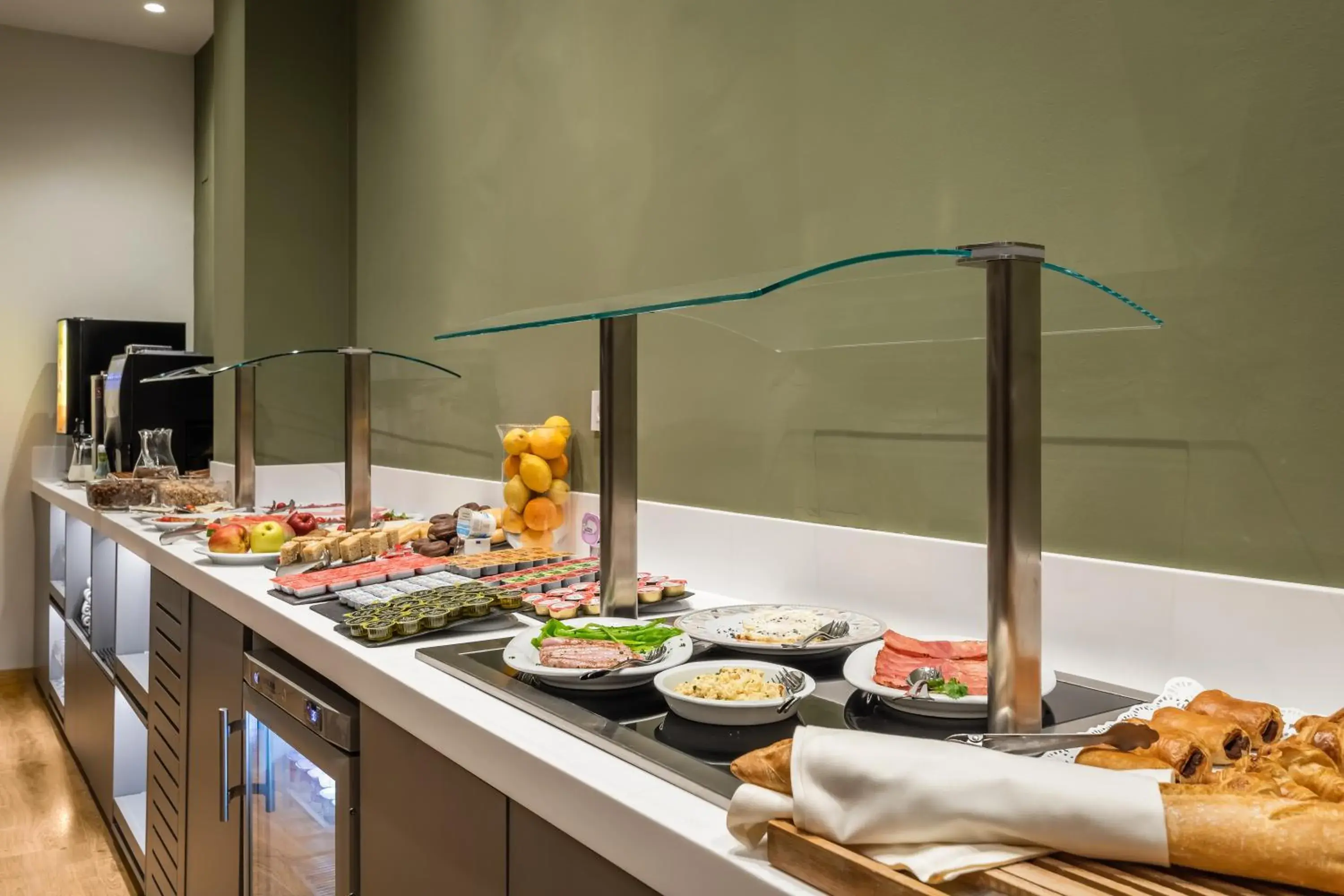 Food and drinks in Hotel Don Jaime 54 Food and drinks in Hotel Don Jaime 54